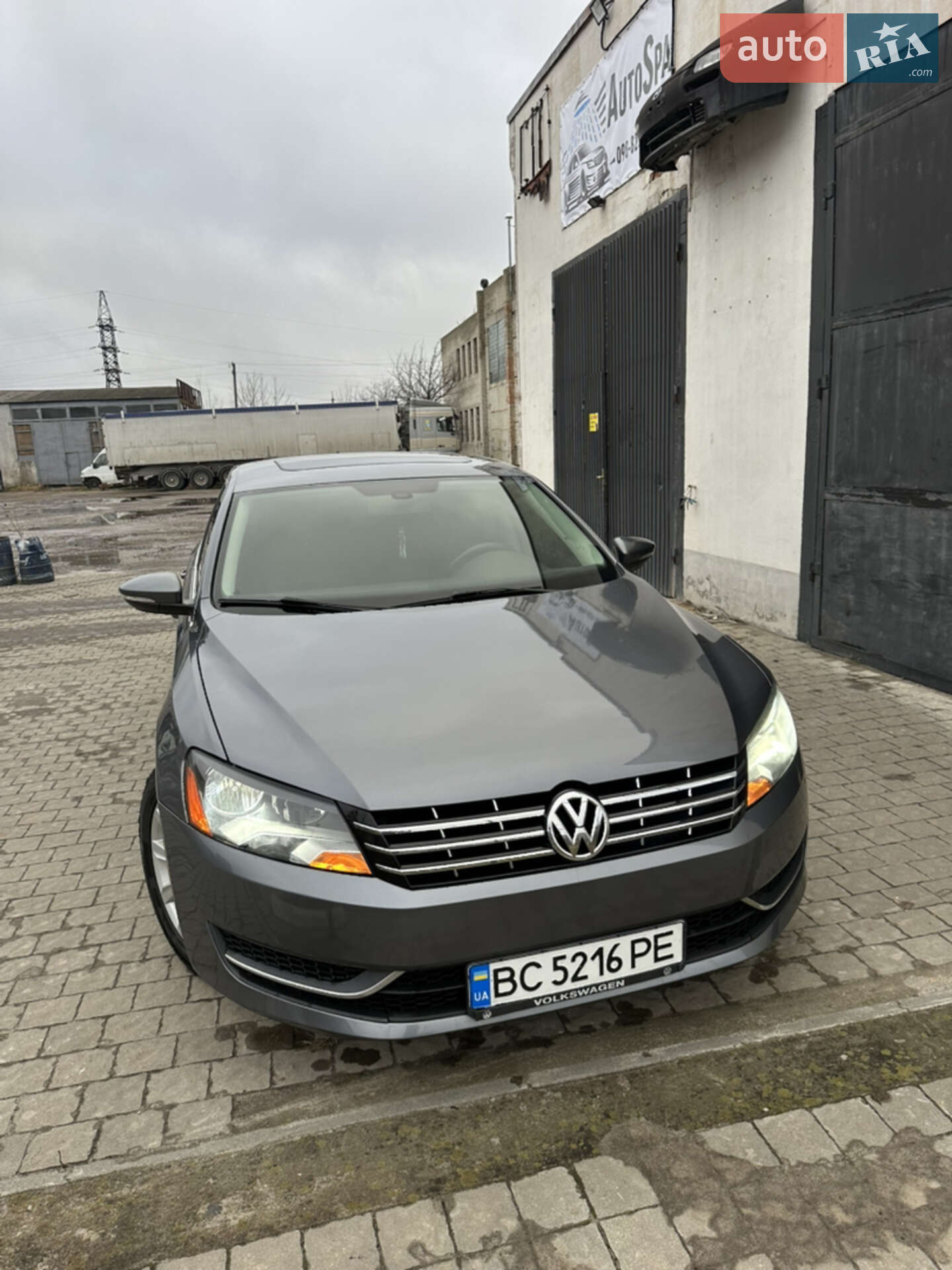 VOLKSWAGEN PASSAT 2011