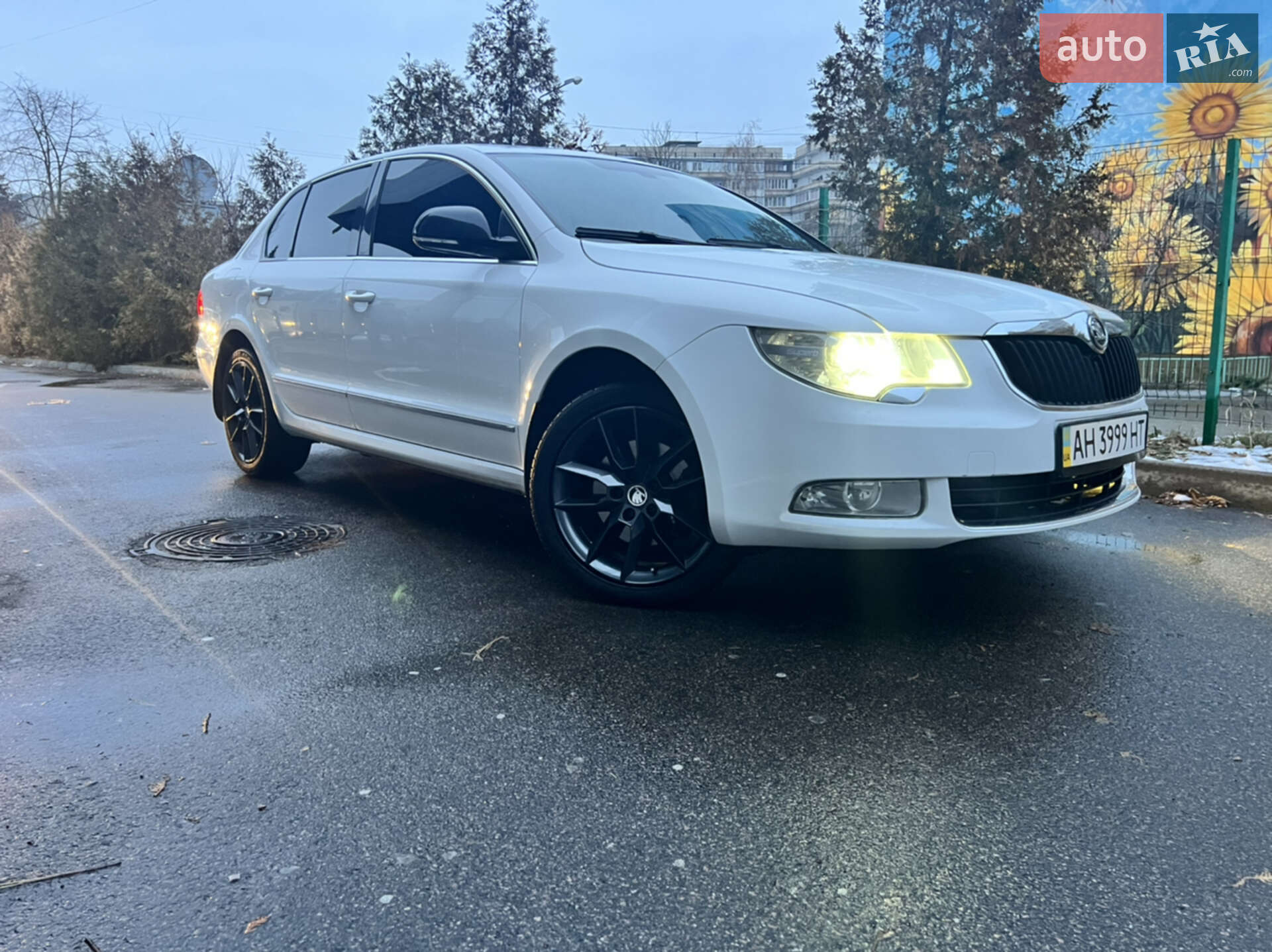 SKODA SUPERB 2012