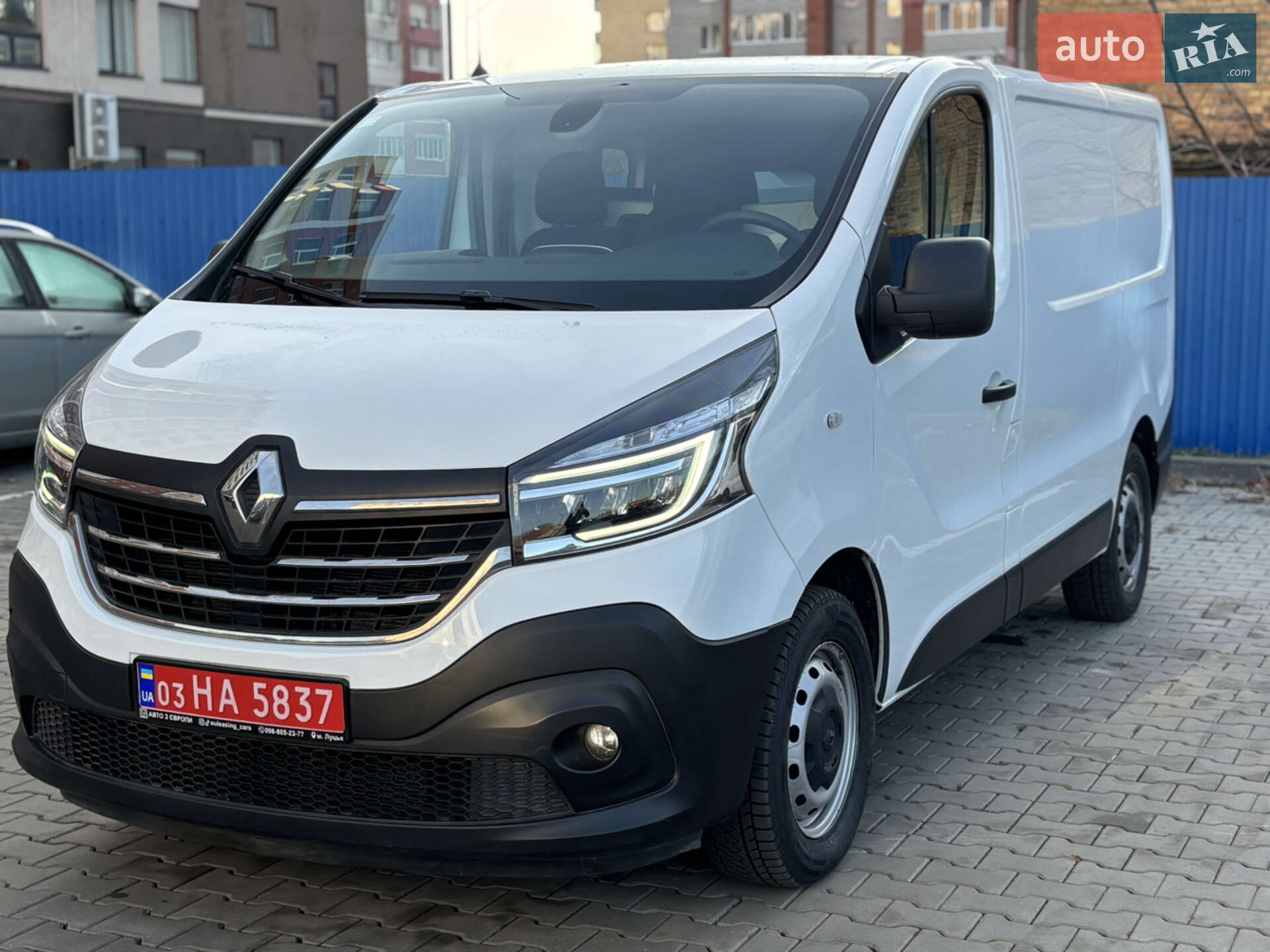 RENAULT TRAFIC 2021