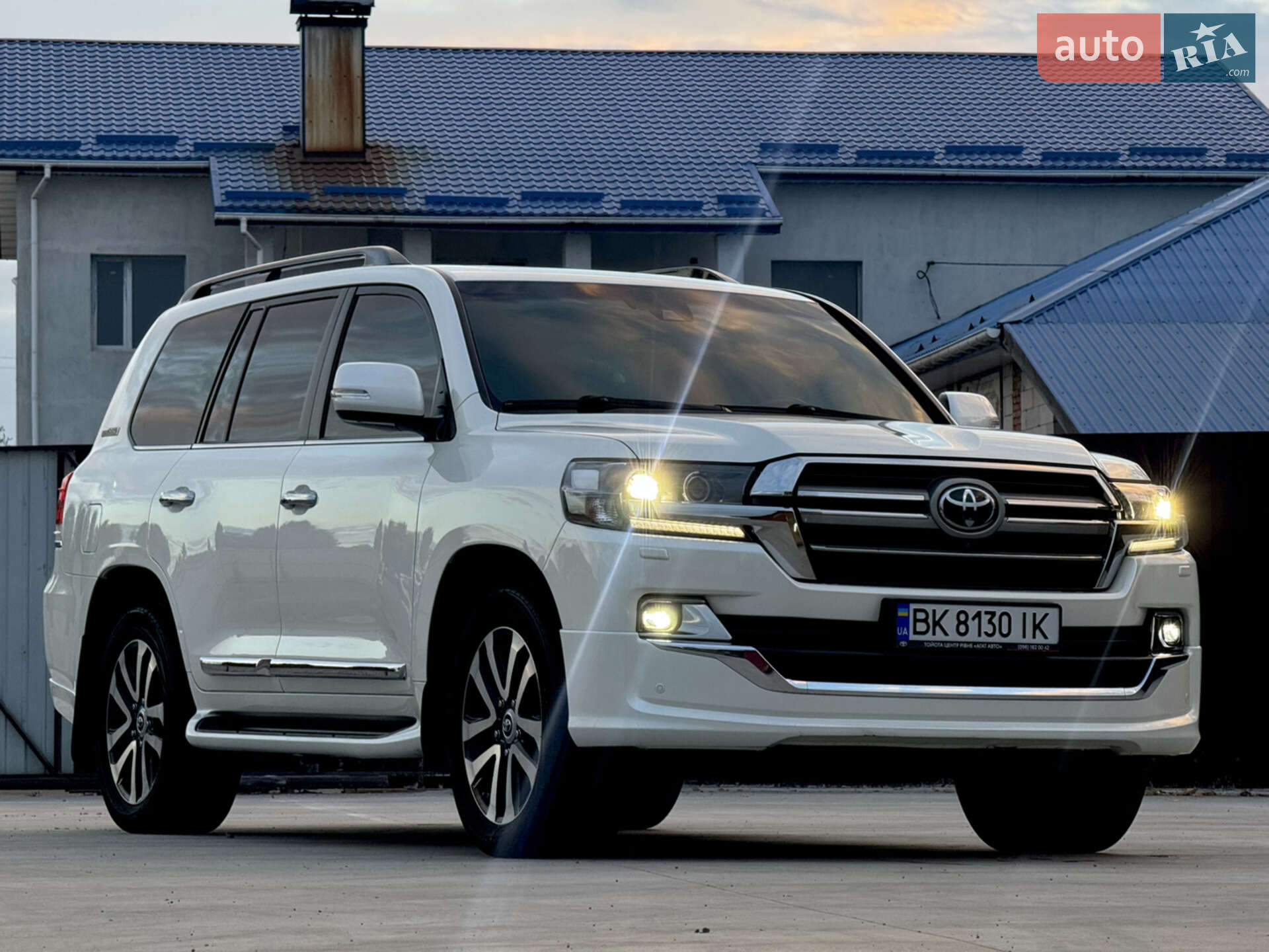 TOYOTA LAND CRUISER 200