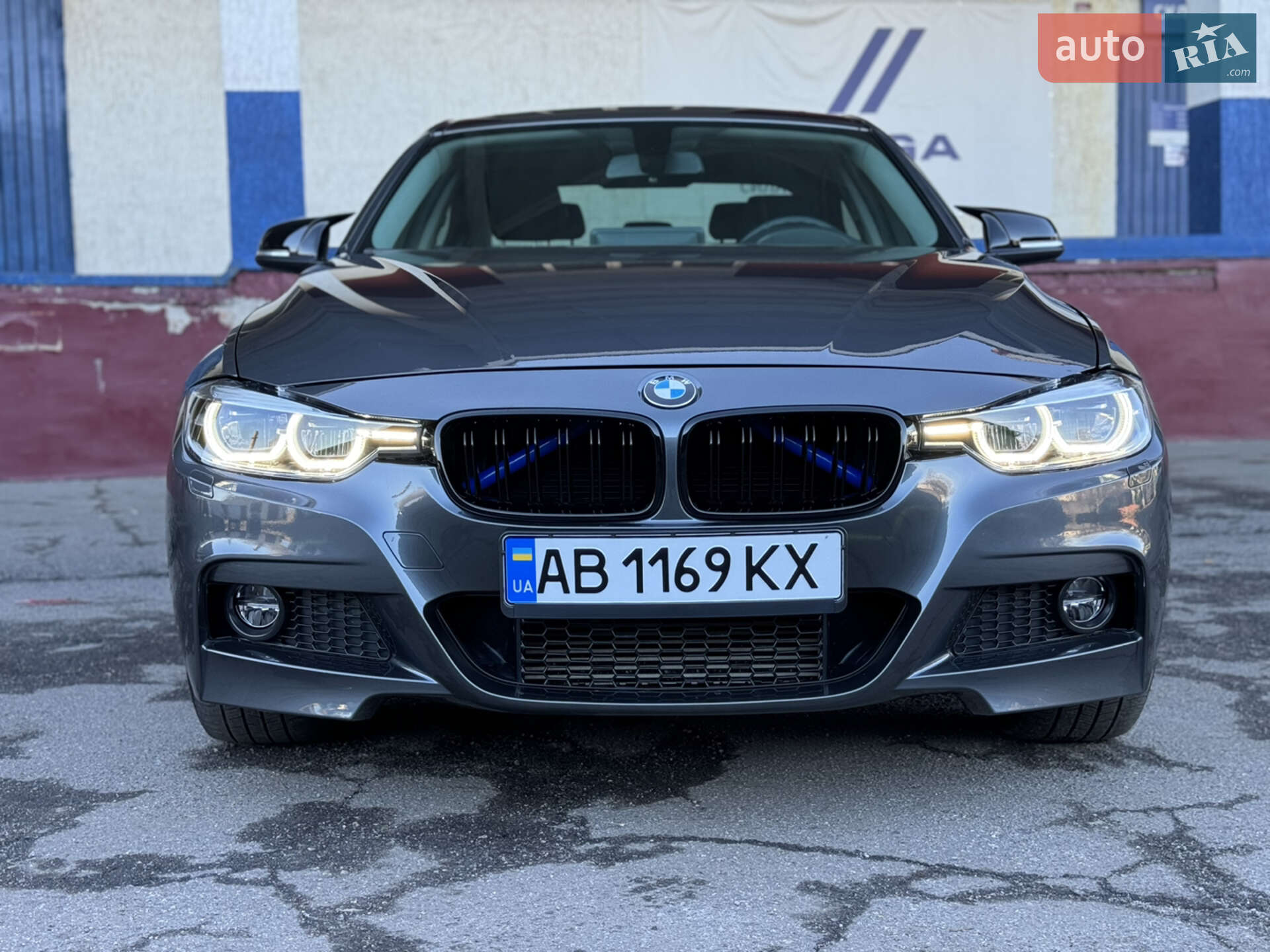 Головне фото звіту автомобіля BMW 320I 2017