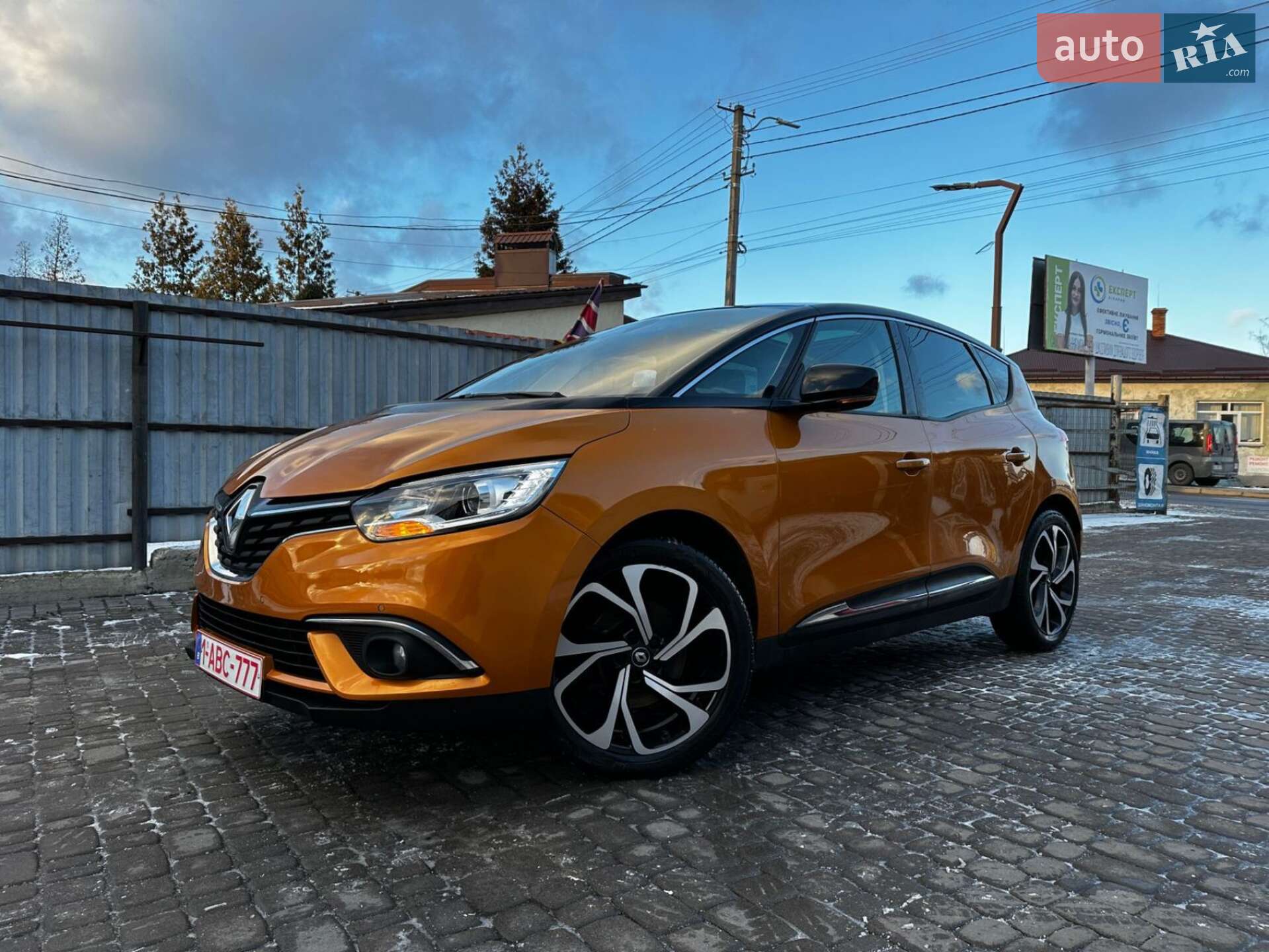 Головне фото звіту автомобіля RENAULT SCENIC 2017