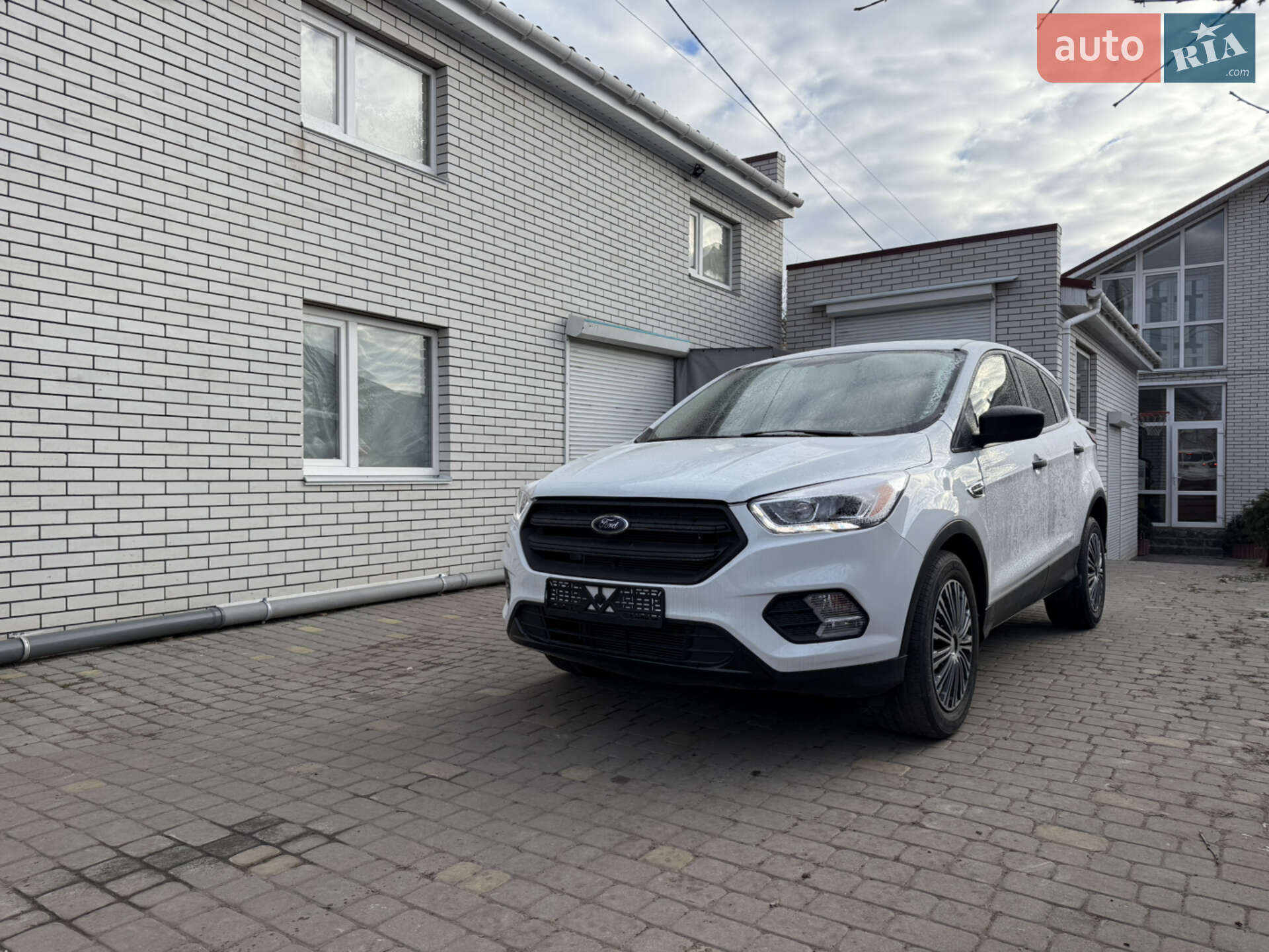 Головне фото звіту автомобіля FORD ESCAPE 2019