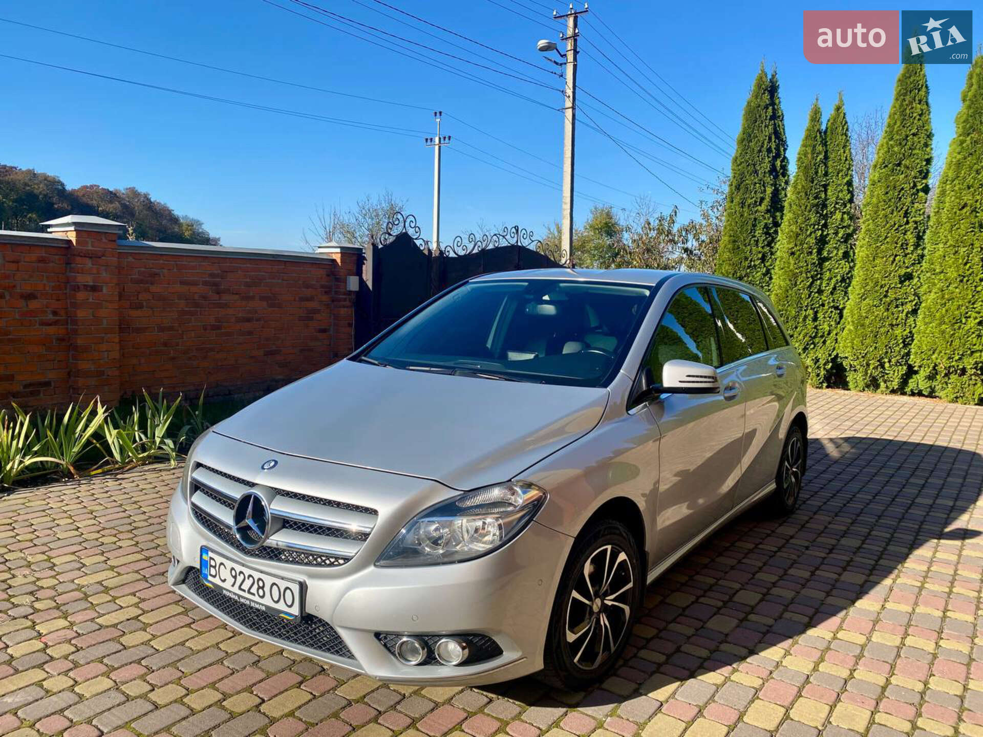 MERCEDES-BENZ B 180 2012