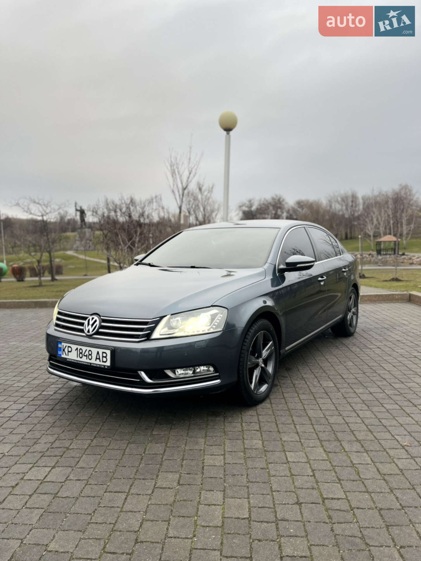 VOLKSWAGEN PASSAT 2011