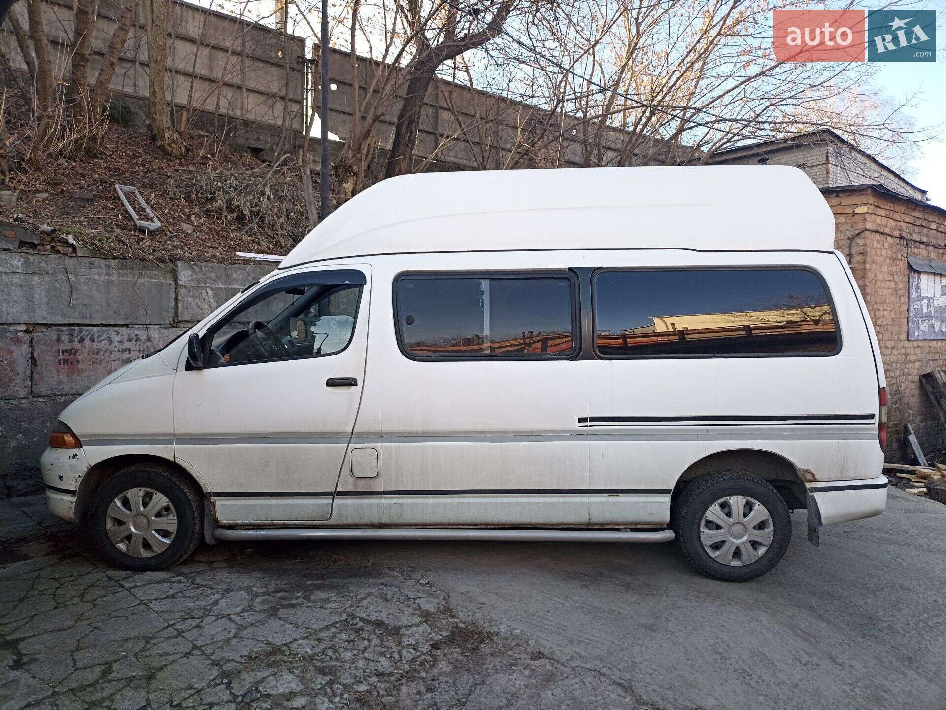 TOYOTA HI ACE 1998