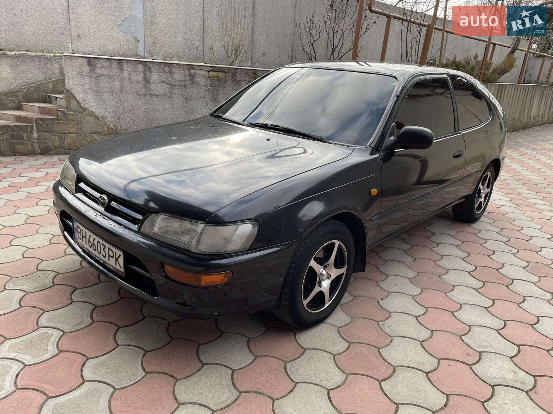 Головне фото звіту автомобіля TOYOTA COROLLA 1993