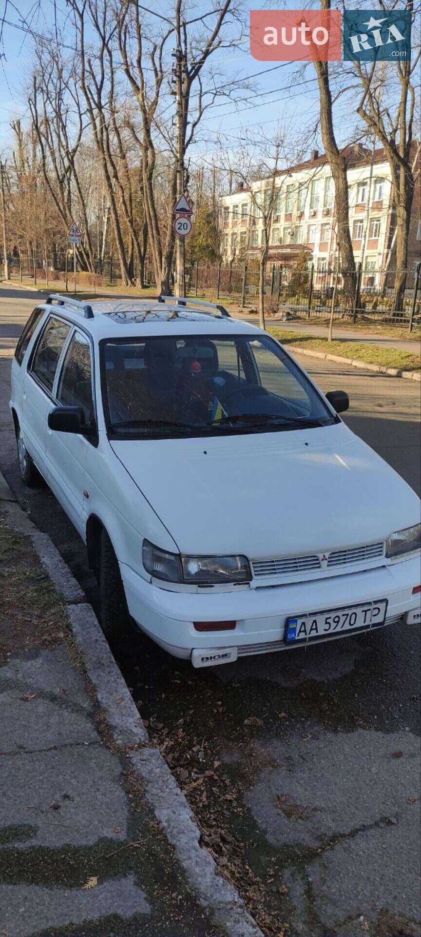 Головне фото звіту автомобіля MITSUBISHI SPACE WAGON 1993