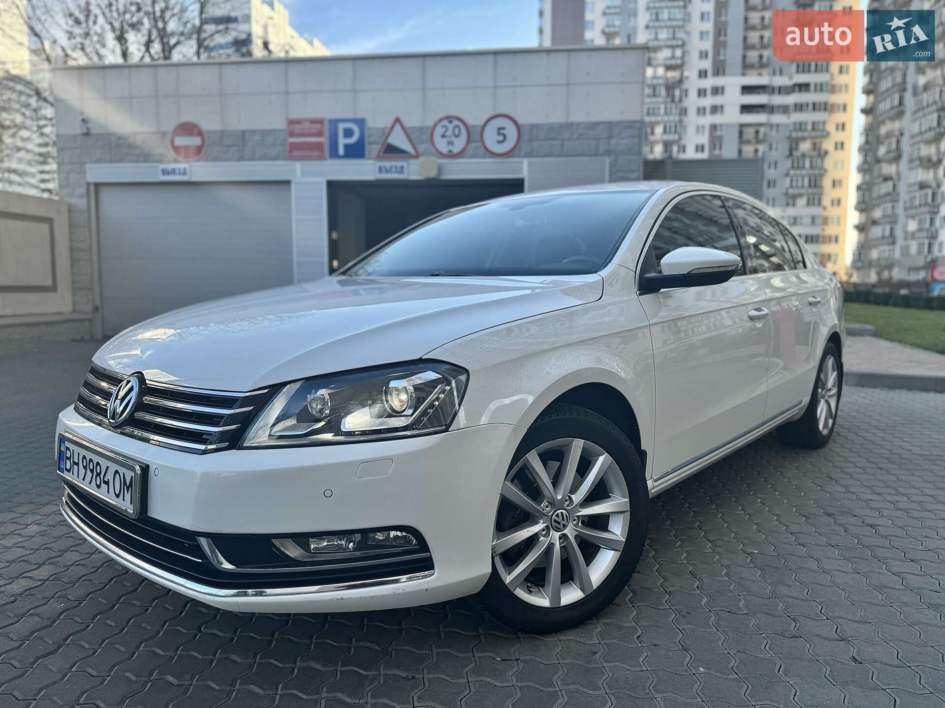VOLKSWAGEN PASSAT 2012