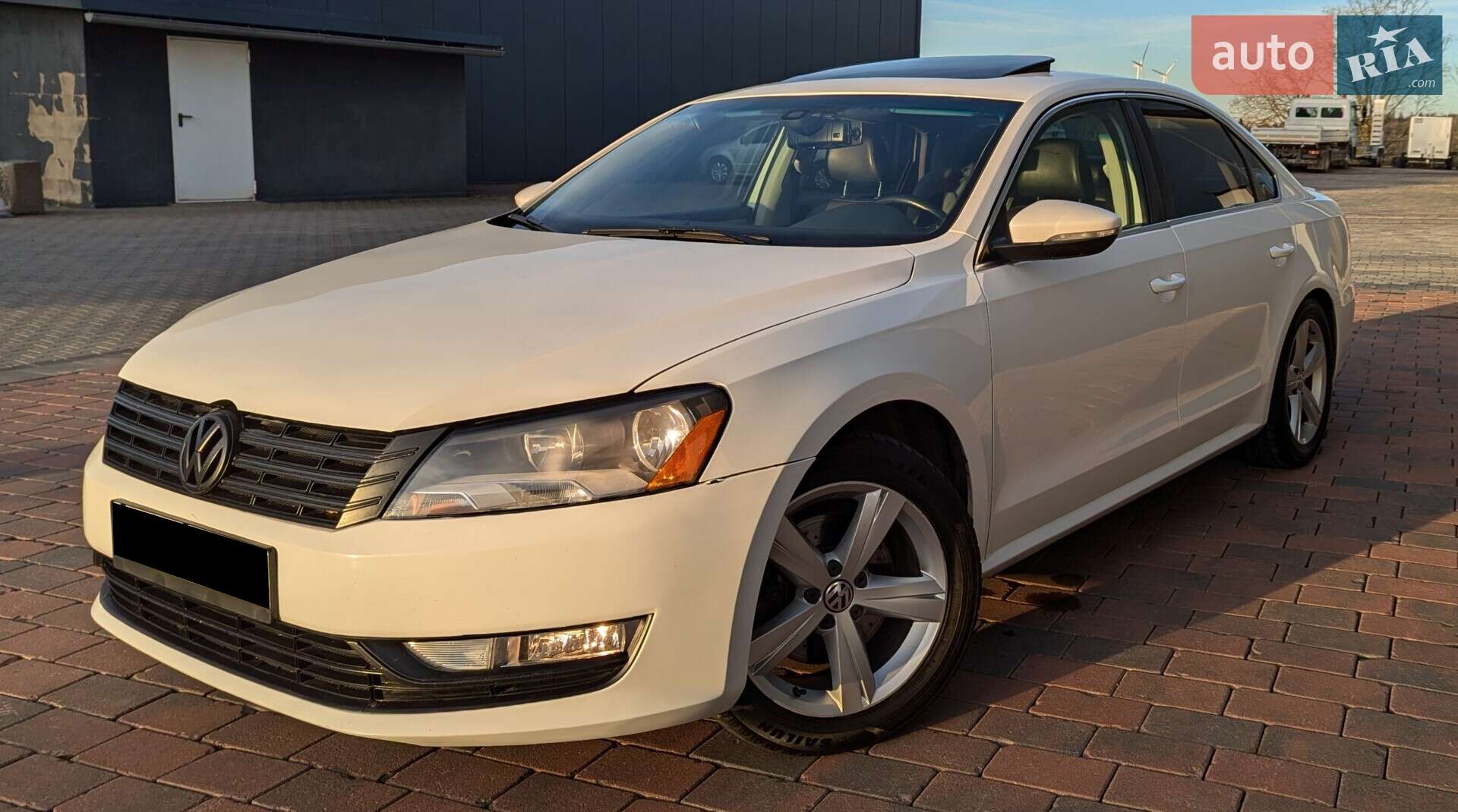 VOLKSWAGEN PASSAT 2011