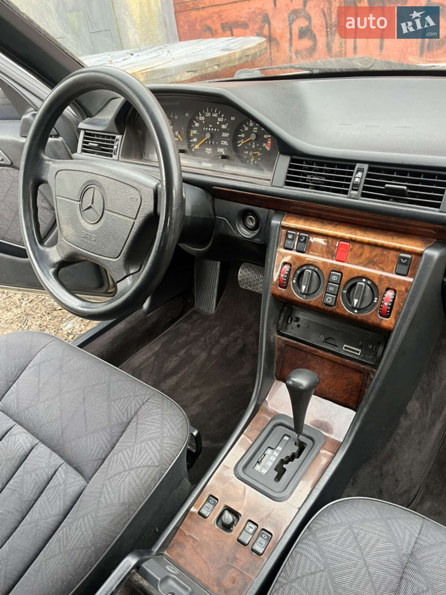 MERCEDES-BENZ E 220 1994