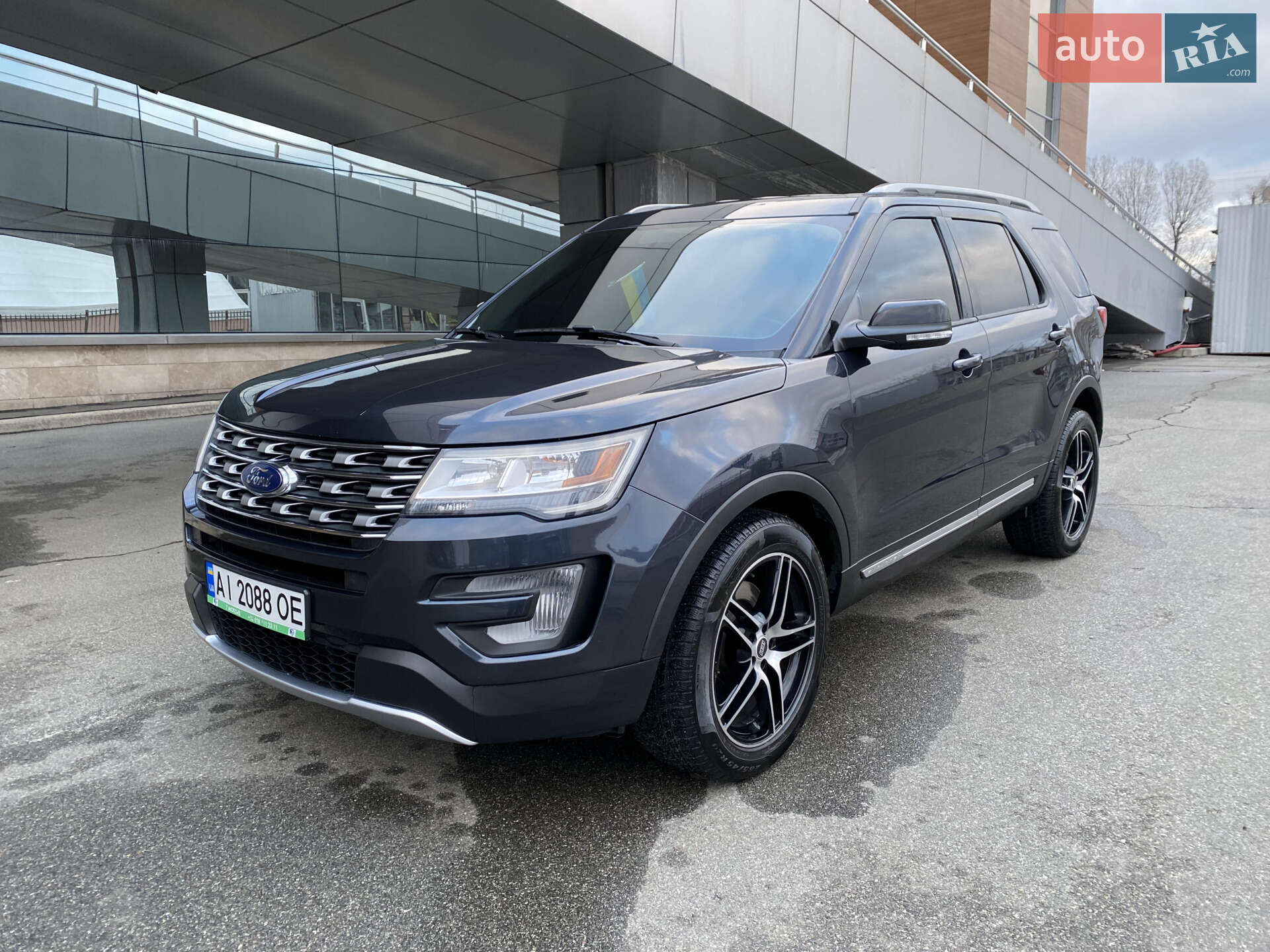 Головне фото звіту автомобіля FORD EXPLORER 2017