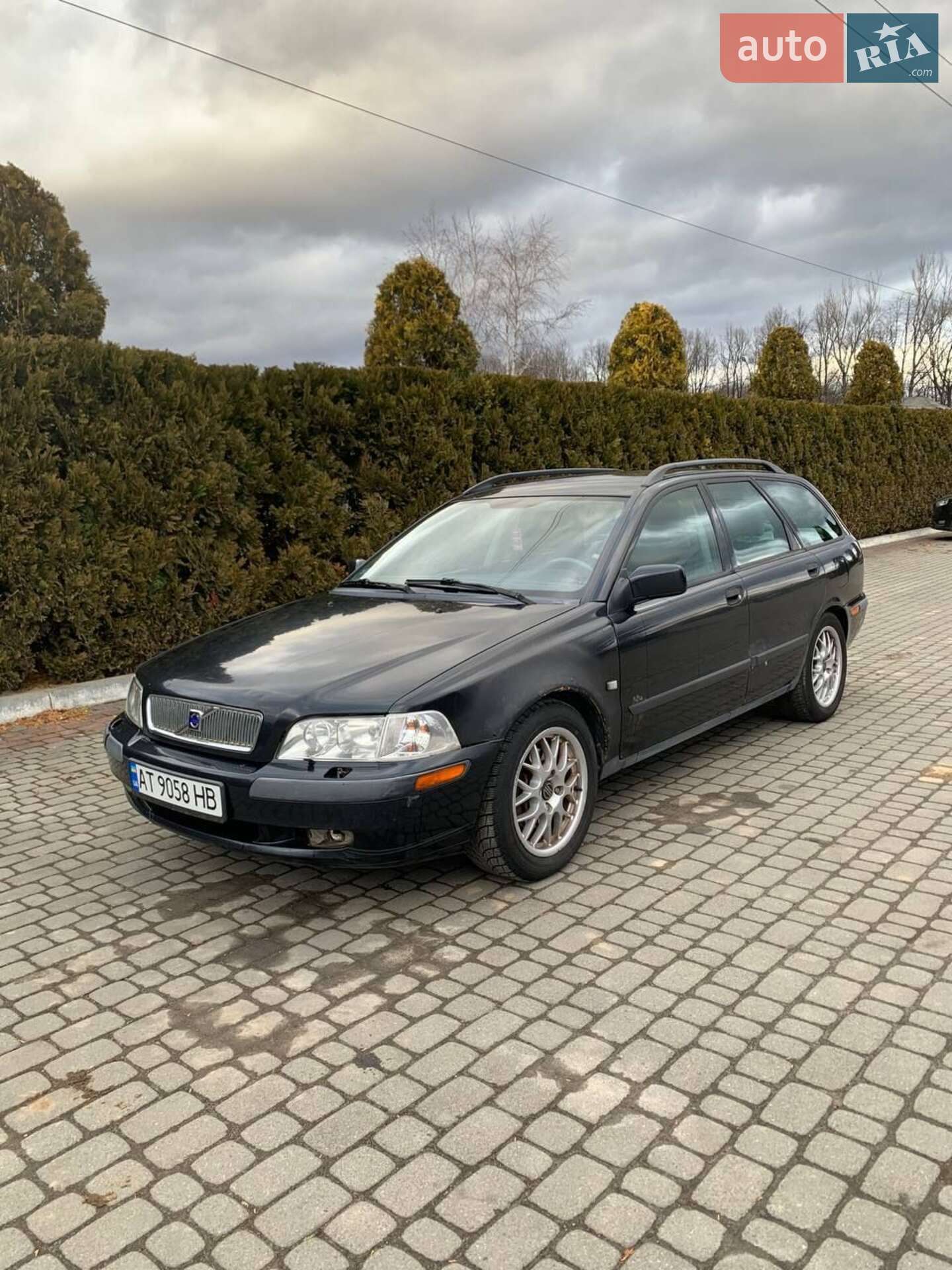 VOLVO V40 2001