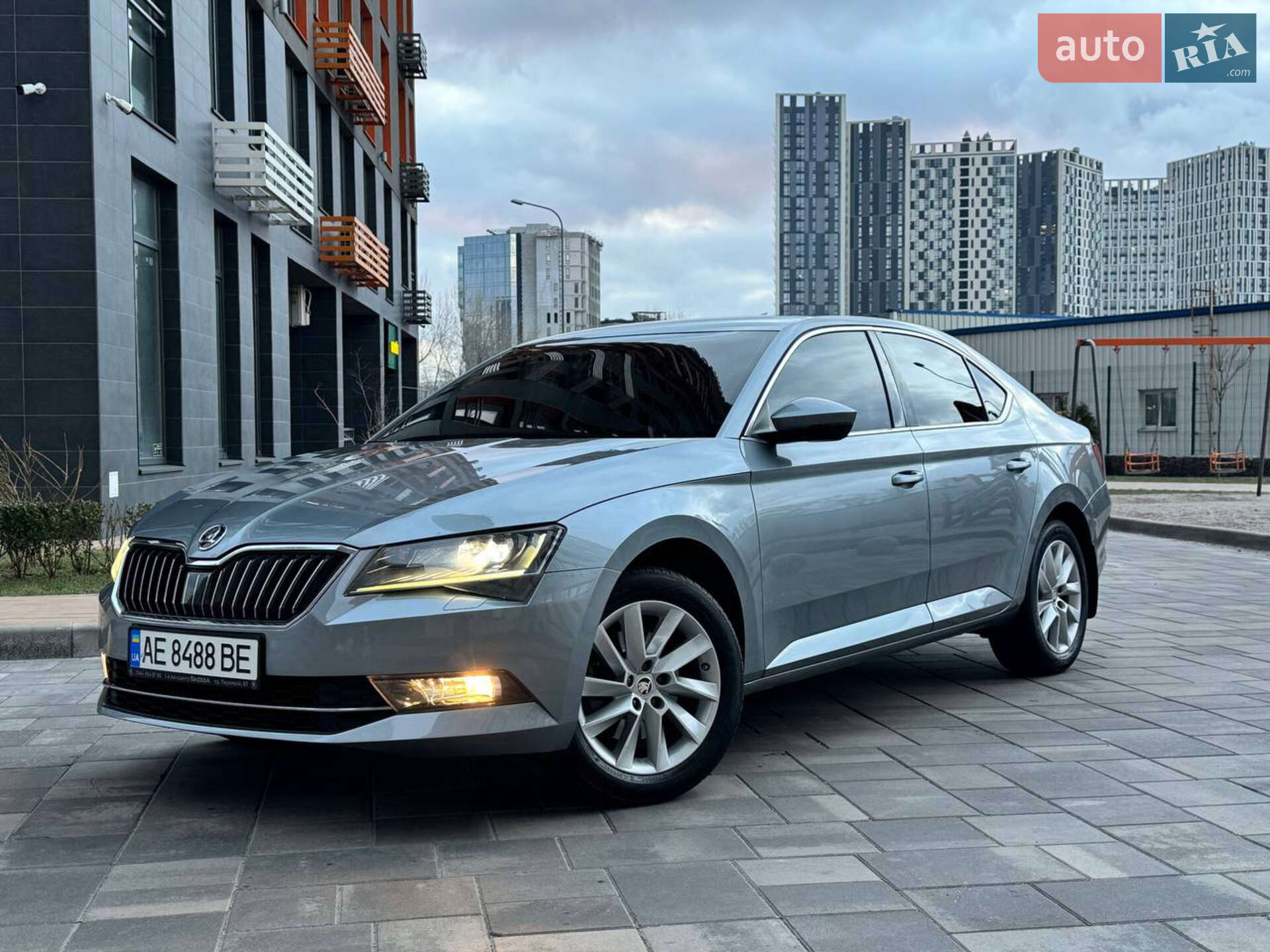 Головне фото звіту автомобіля SKODA SUPERB 2015