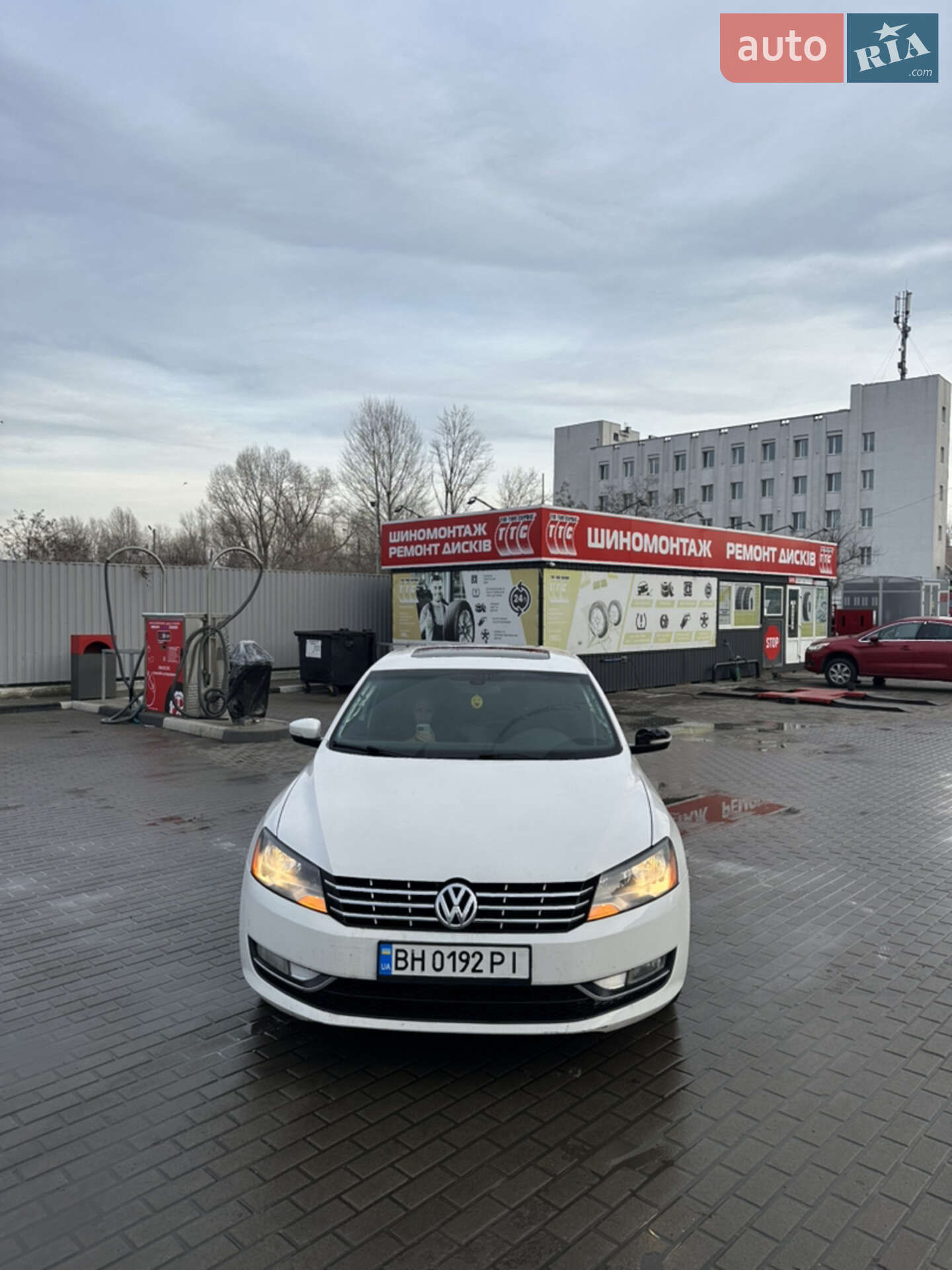 VOLKSWAGEN PASSAT 2012