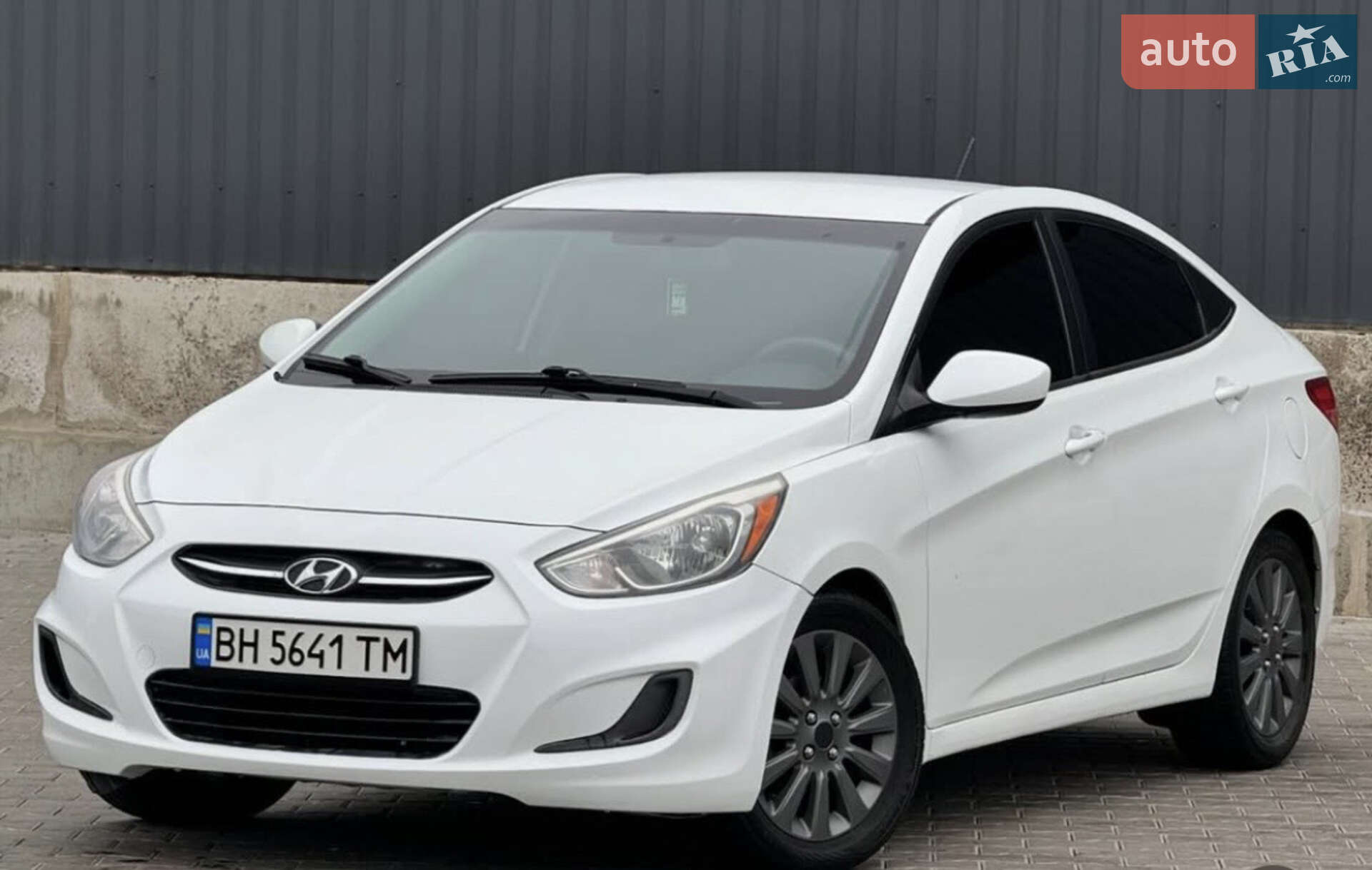 Головне фото звіту автомобіля HYUNDAI ACCENT 2015