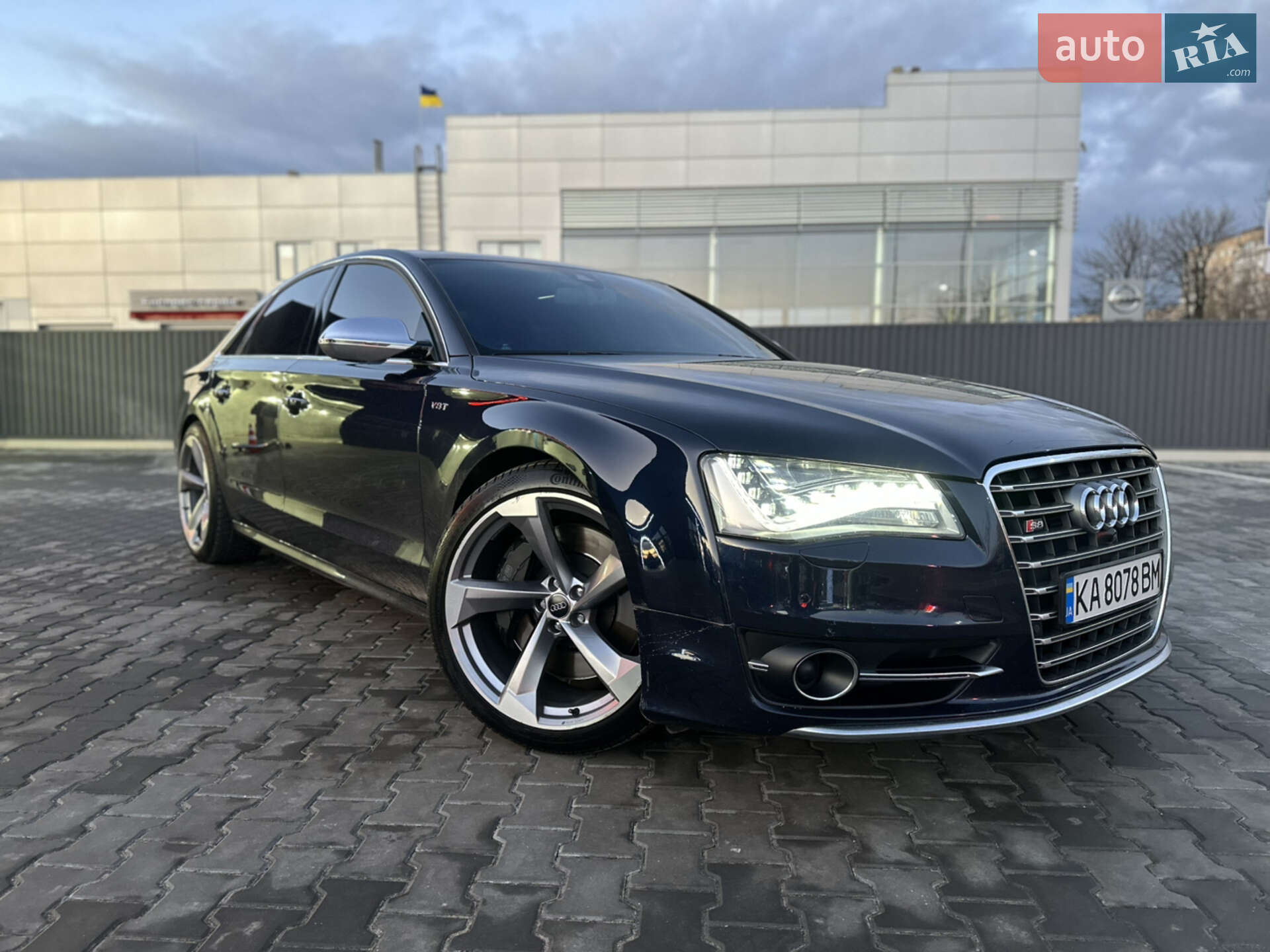 AUDI S8 2012