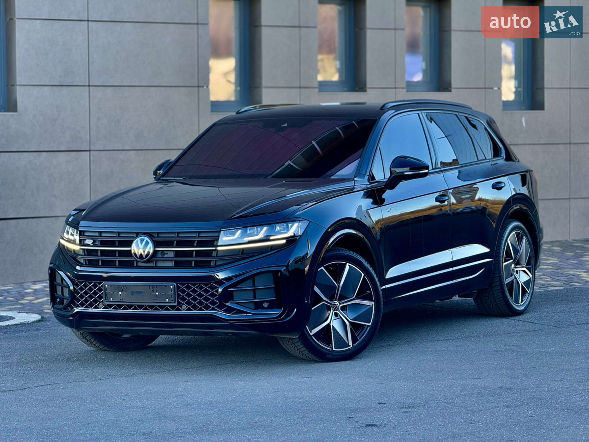 Головне фото звіту автомобіля VOLKSWAGEN TOUAREG 2024