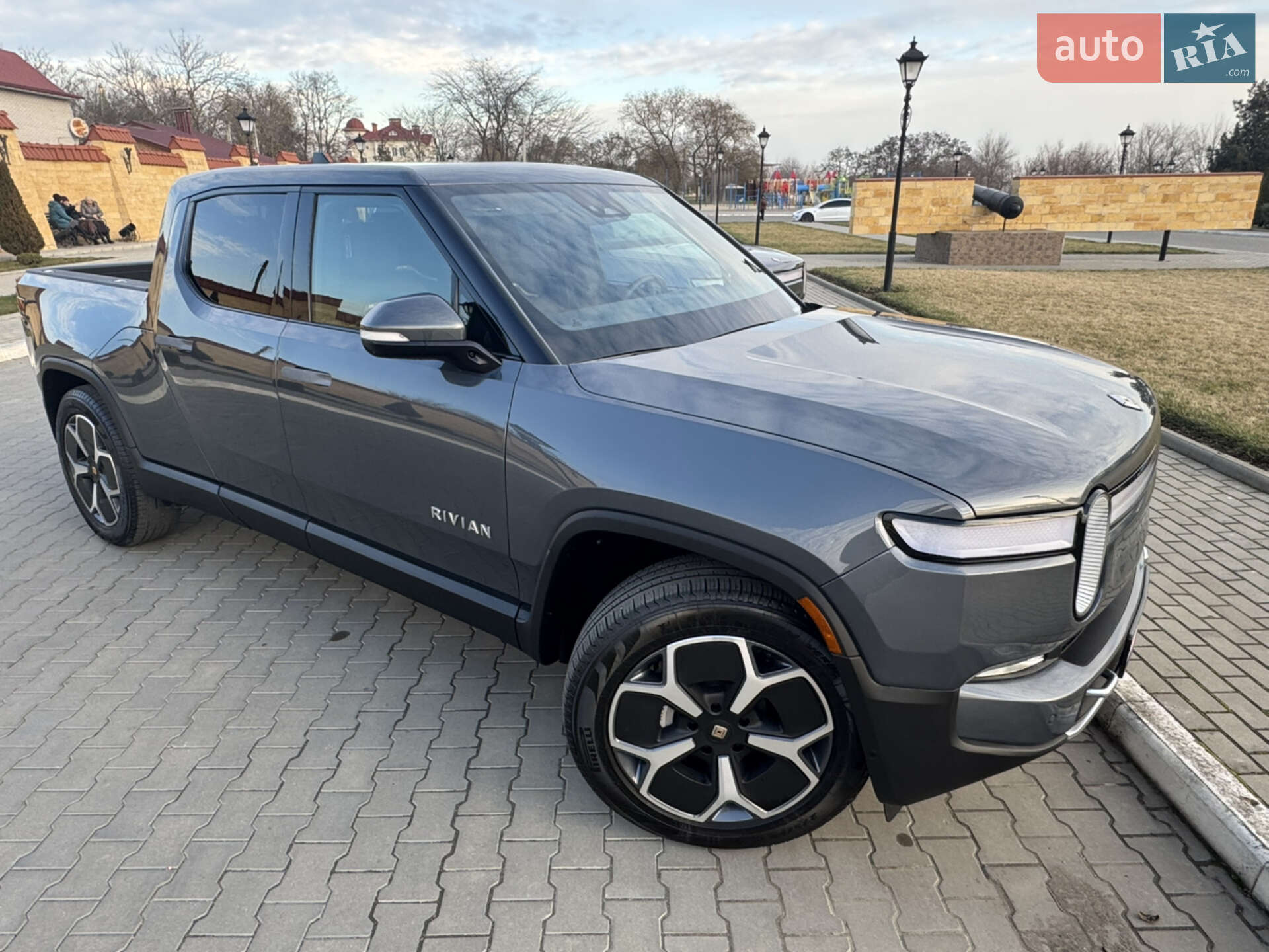 RIVIAN R1T 2023