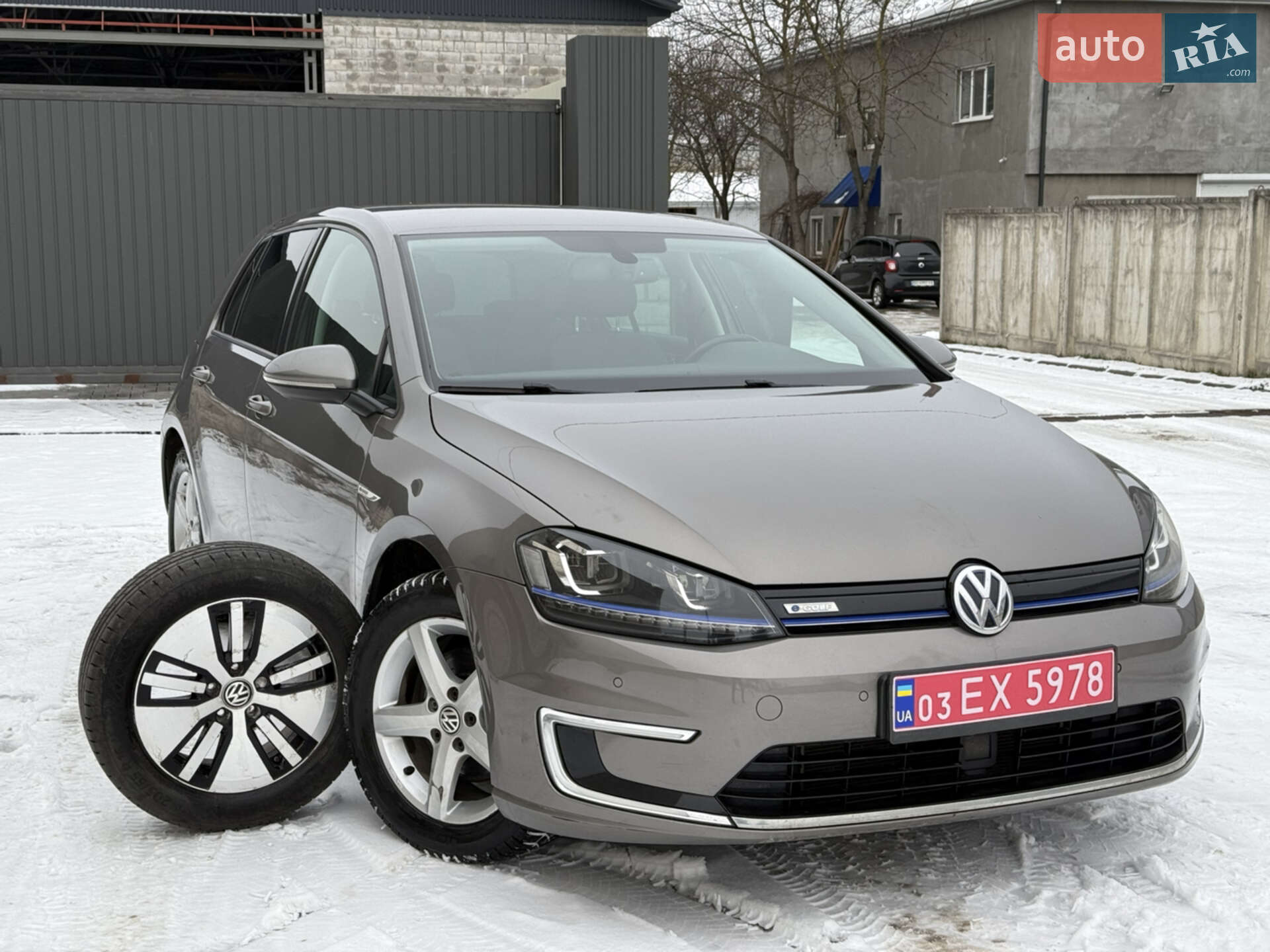 VOLKSWAGEN E-GOLF 2015