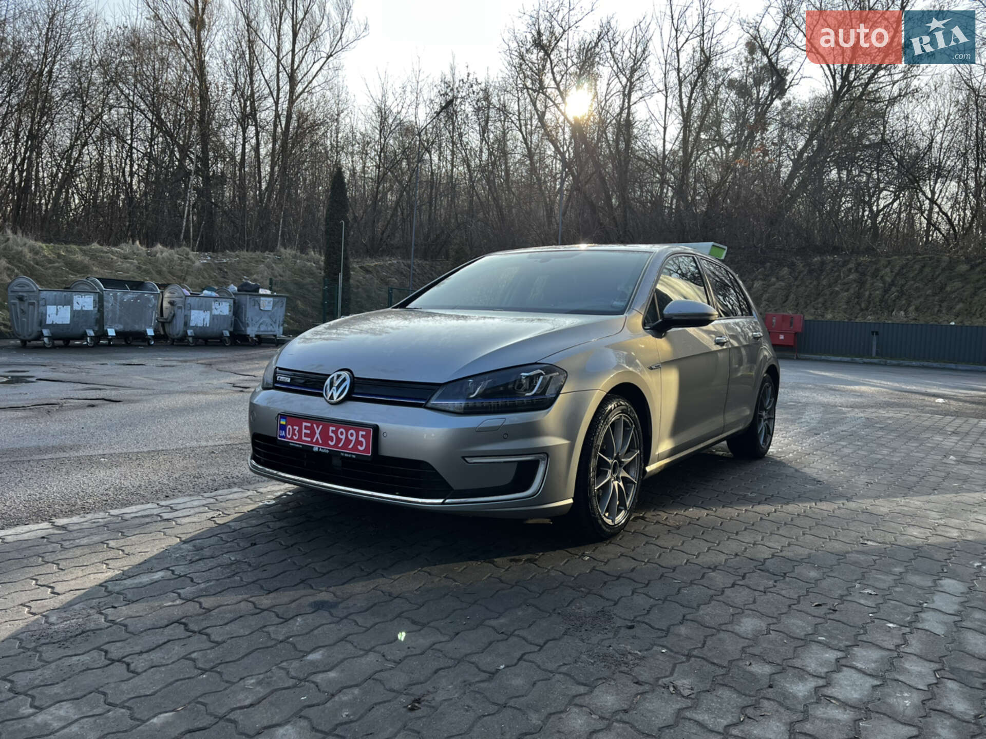VOLKSWAGEN E-GOLF 2015