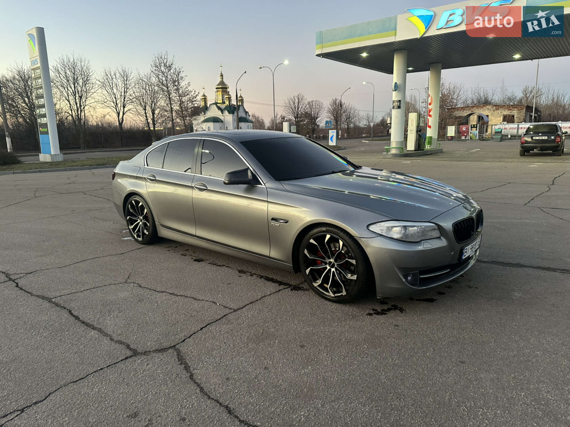 BMW 528XI 2011