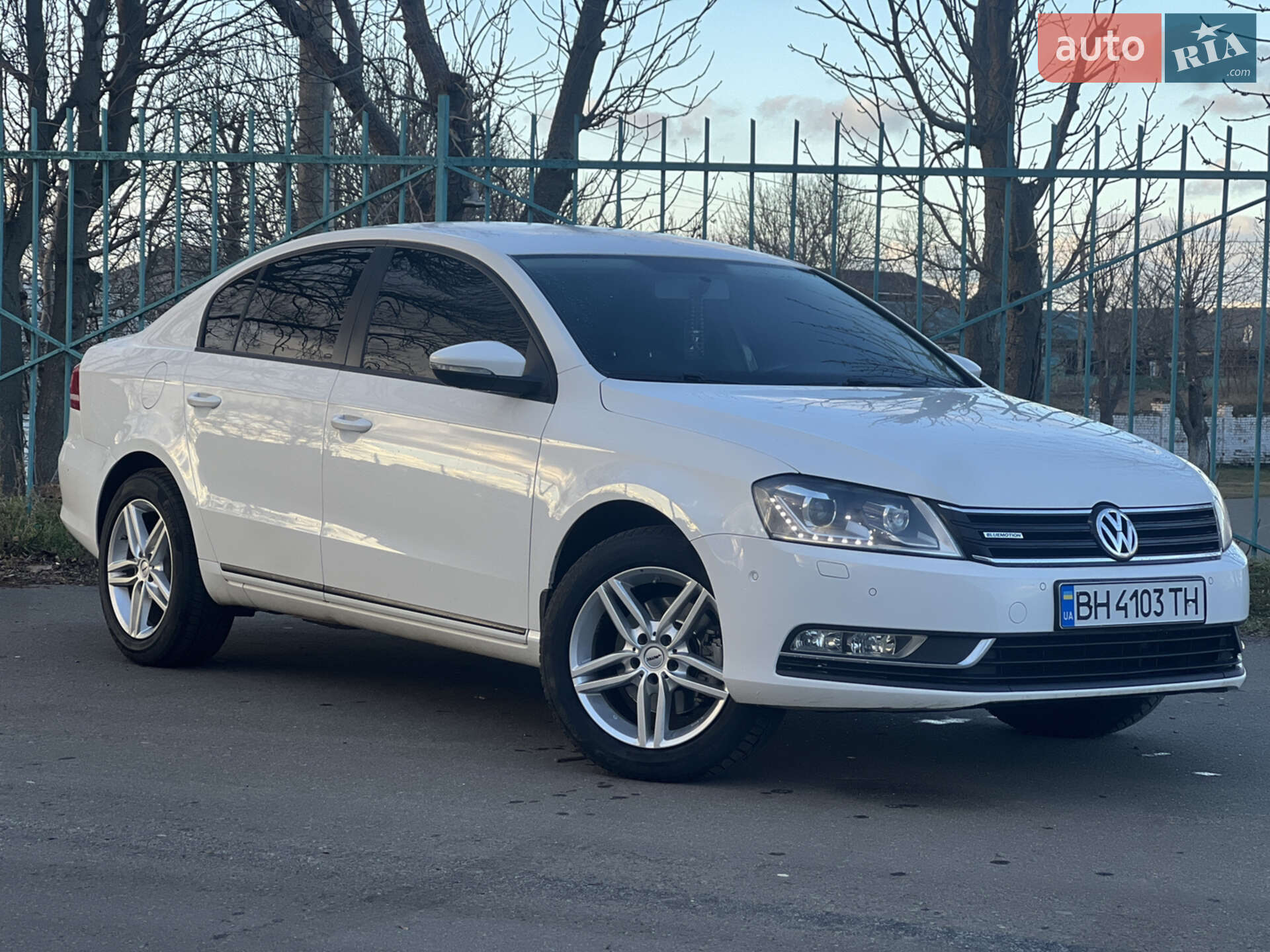 VOLKSWAGEN PASSAT 2012