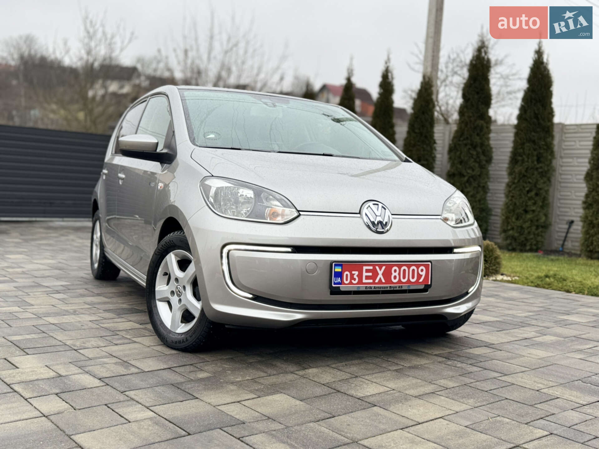 VOLKSWAGEN E-UP 2015