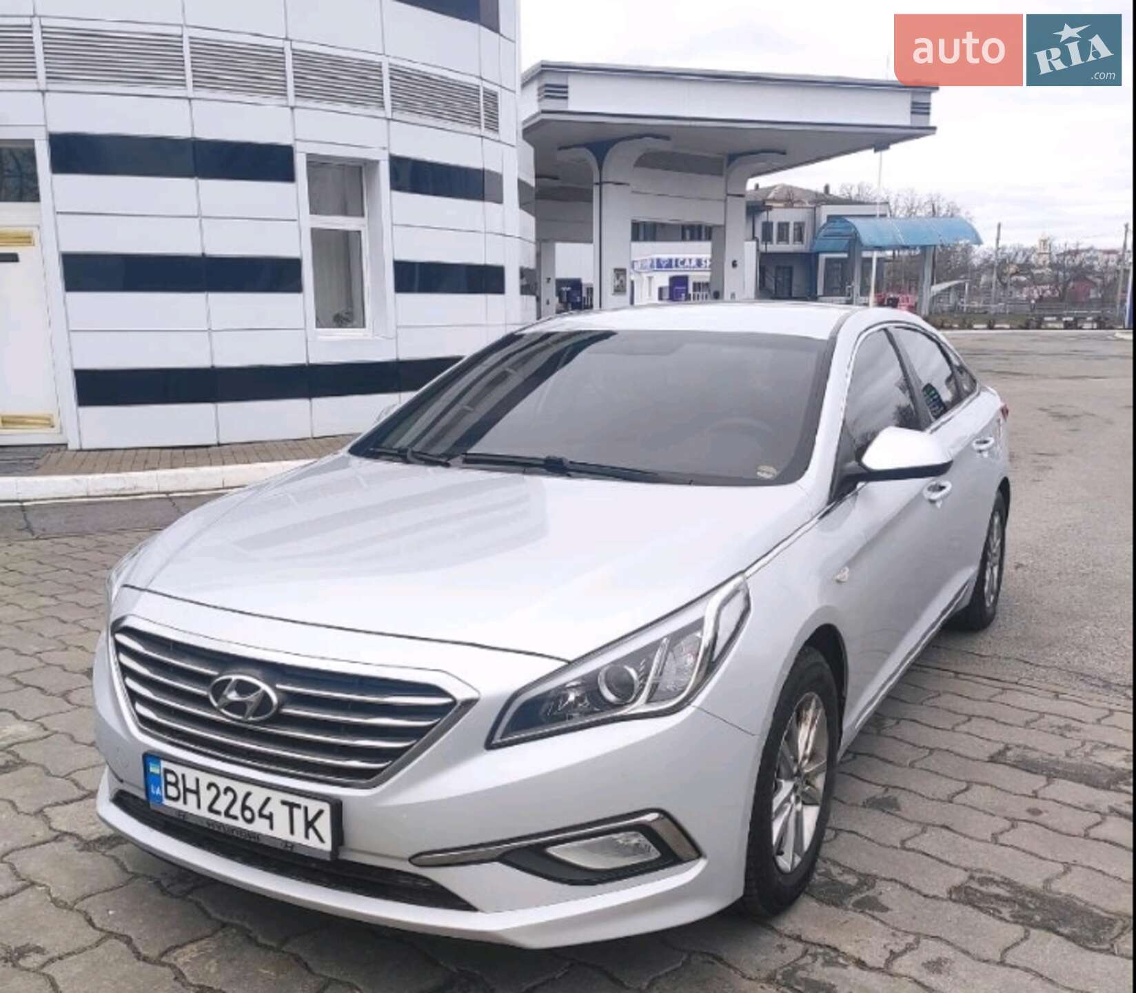 Головне фото звіту автомобіля HYUNDAI SONATA 2016