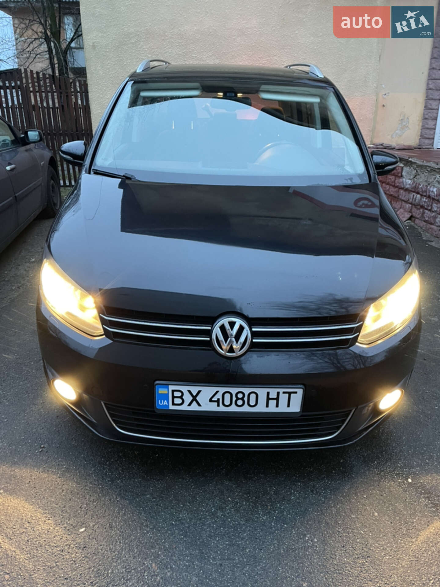 VOLKSWAGEN TOURAN 2011