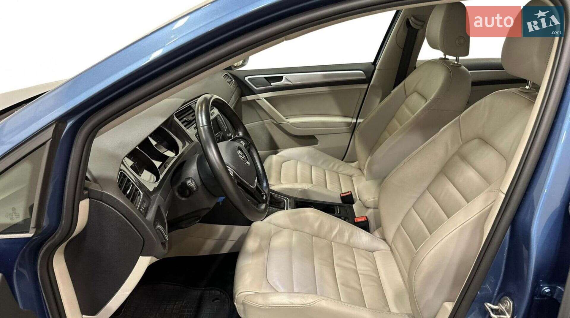 VOLKSWAGEN E-GOLF 2015