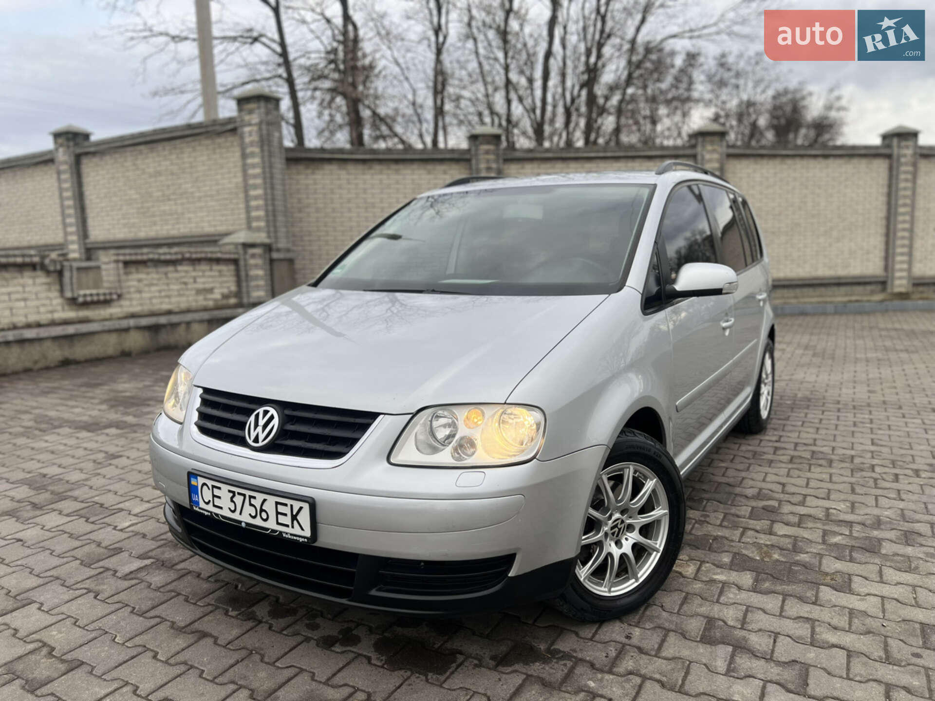 VOLKSWAGEN TOURAN 2004