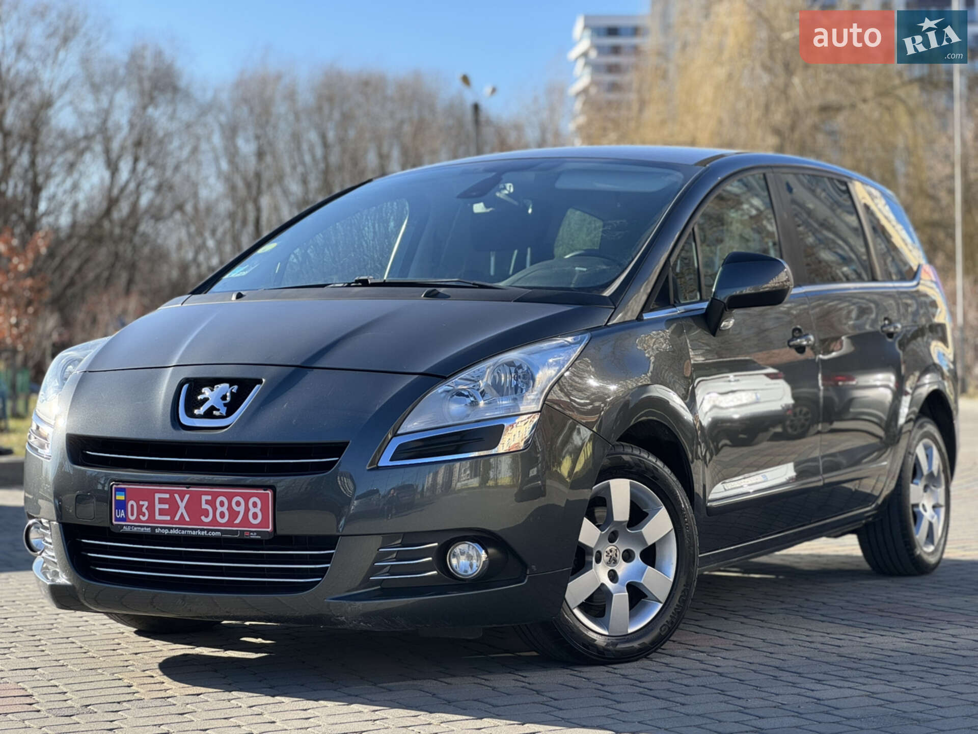 PEUGEOT 5008 2013
