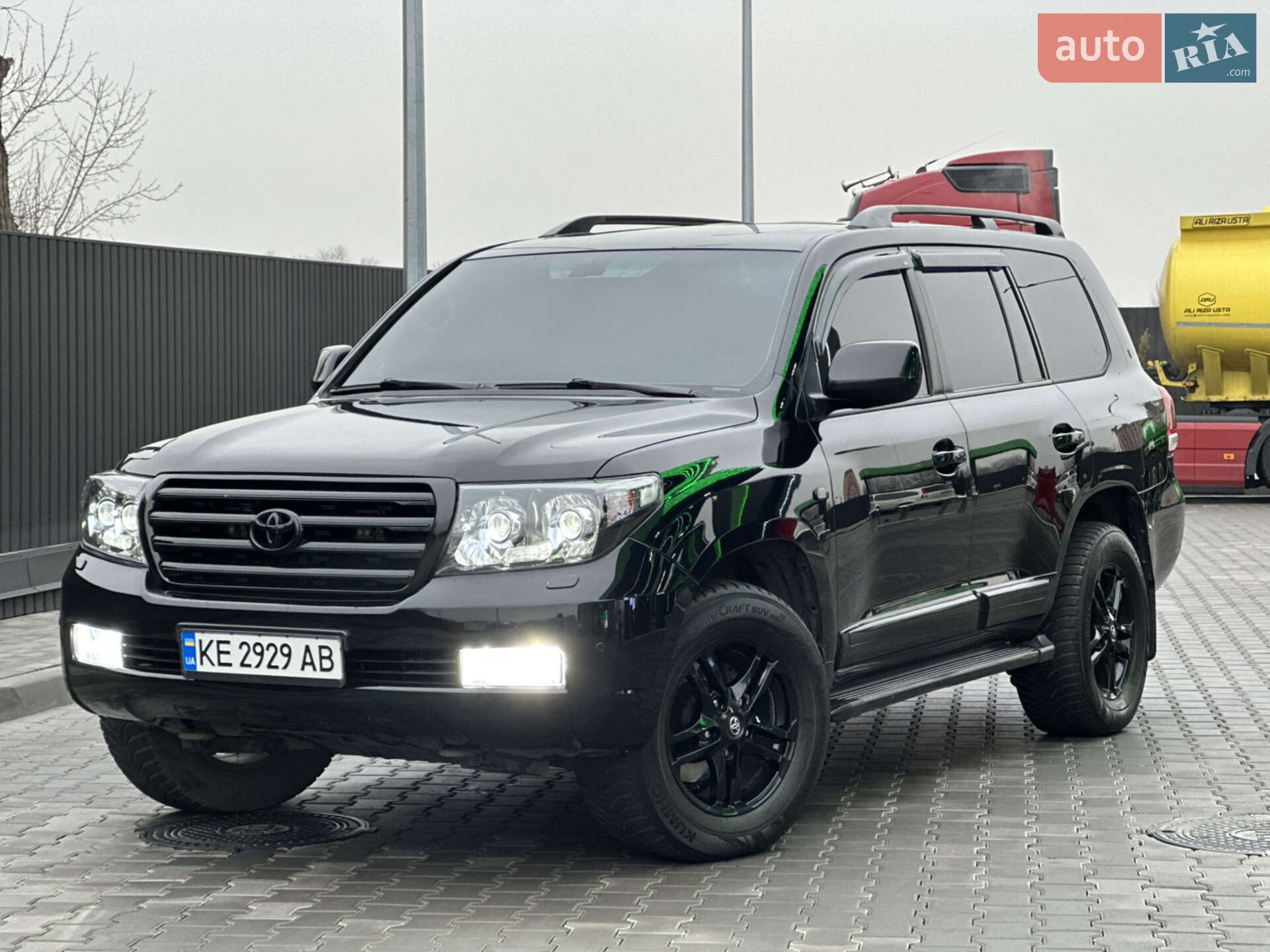 TOYOTA LAND CRUISER 200