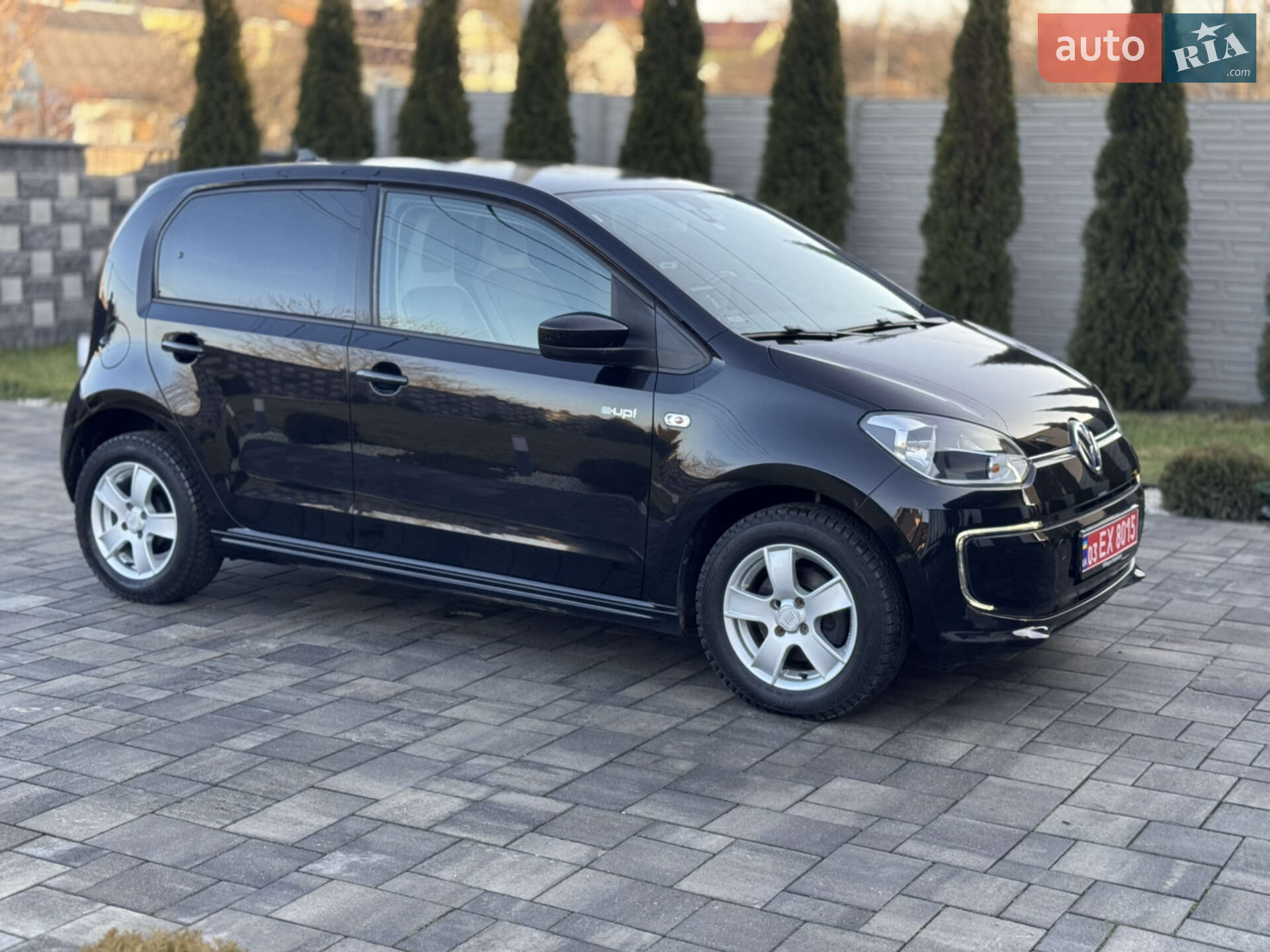 VOLKSWAGEN E-UP 2013
