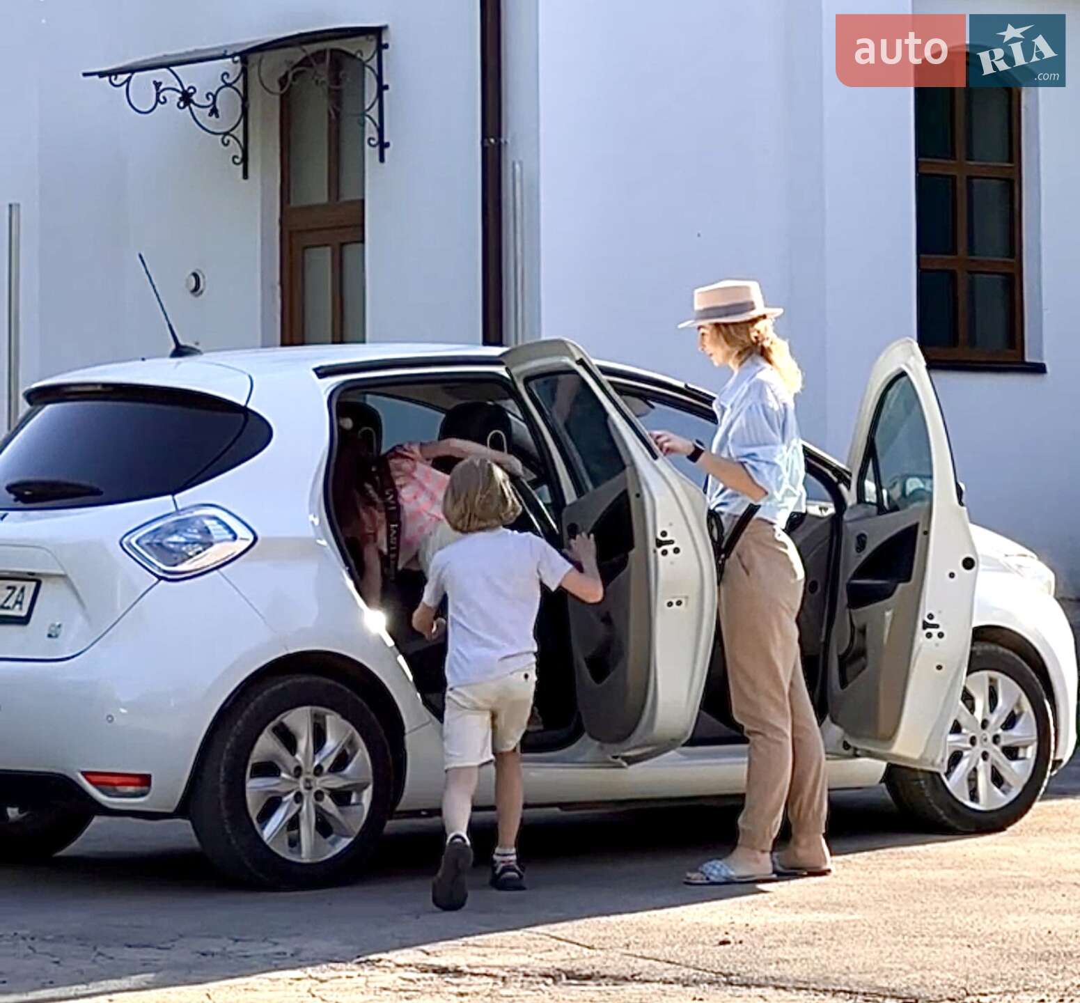 Головне фото звіту автомобіля RENAULT ZOE 2014