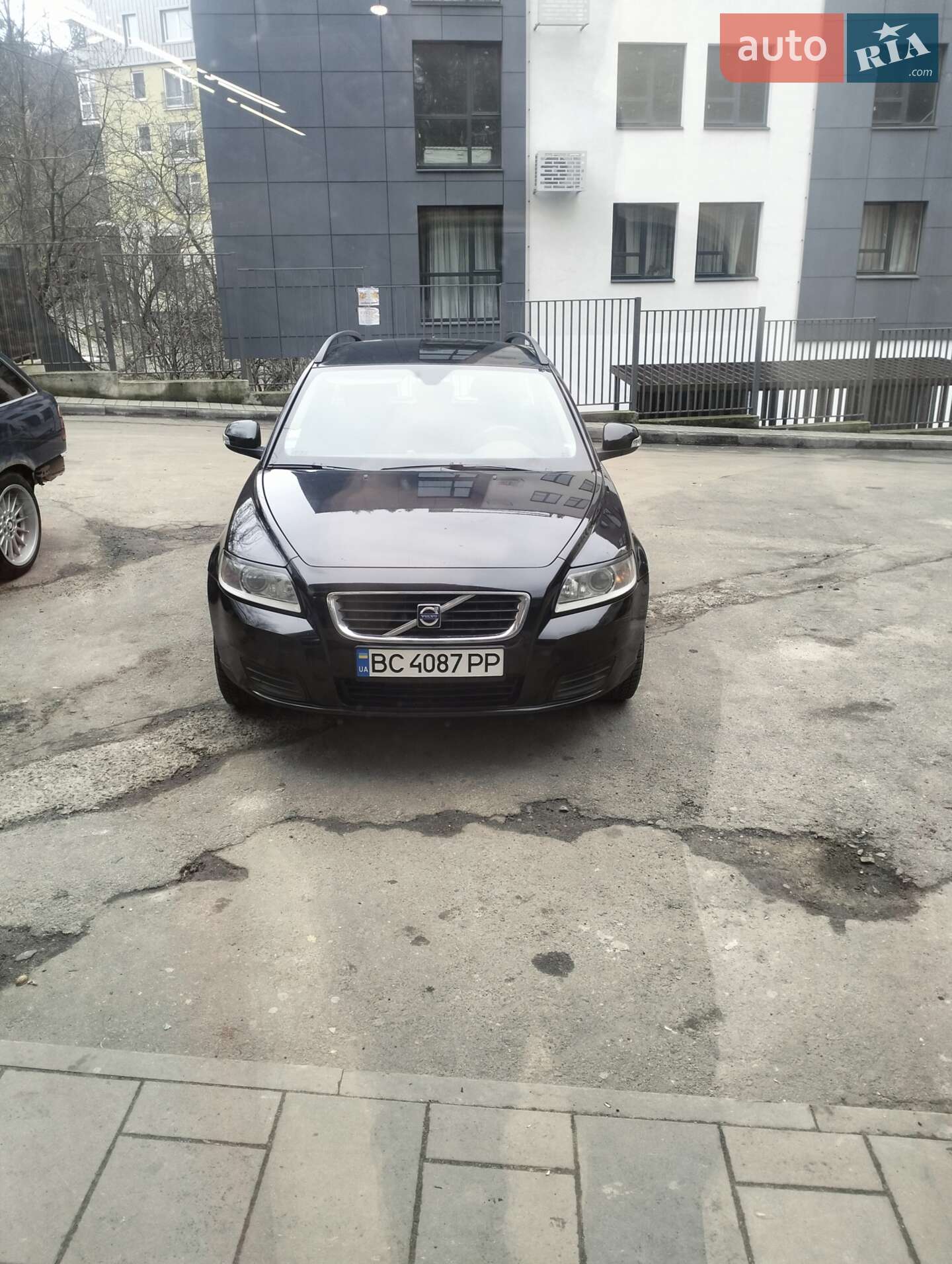 Головне фото звіту автомобіля VOLVO V50 2009