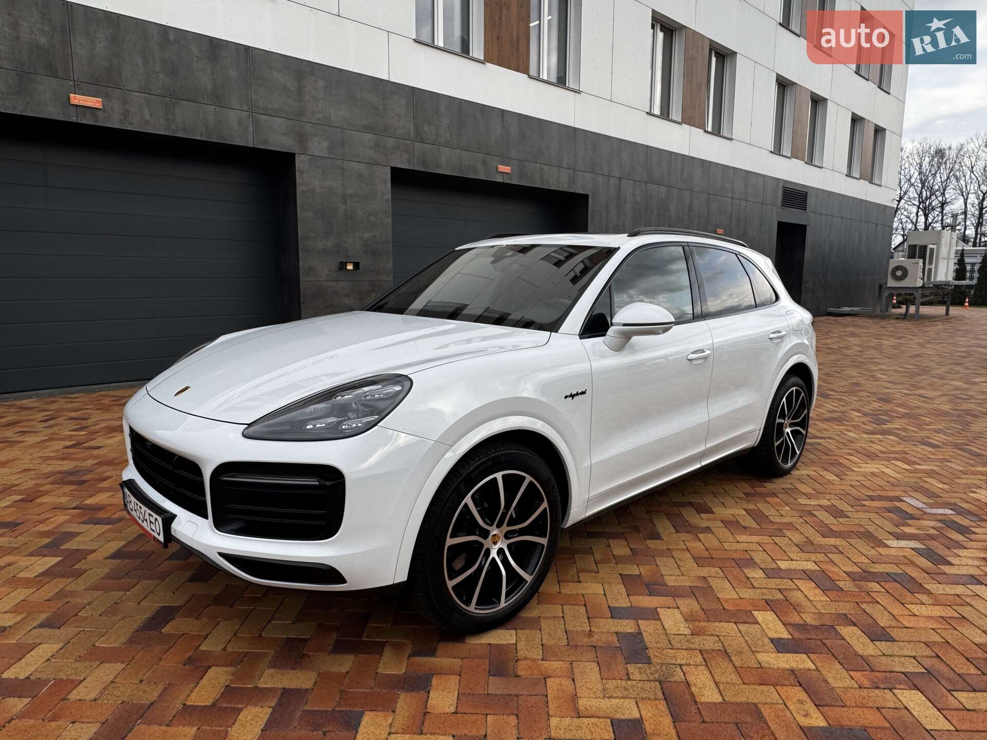 Головне фото звіту автомобіля PORSCHE CAYENNE 2019