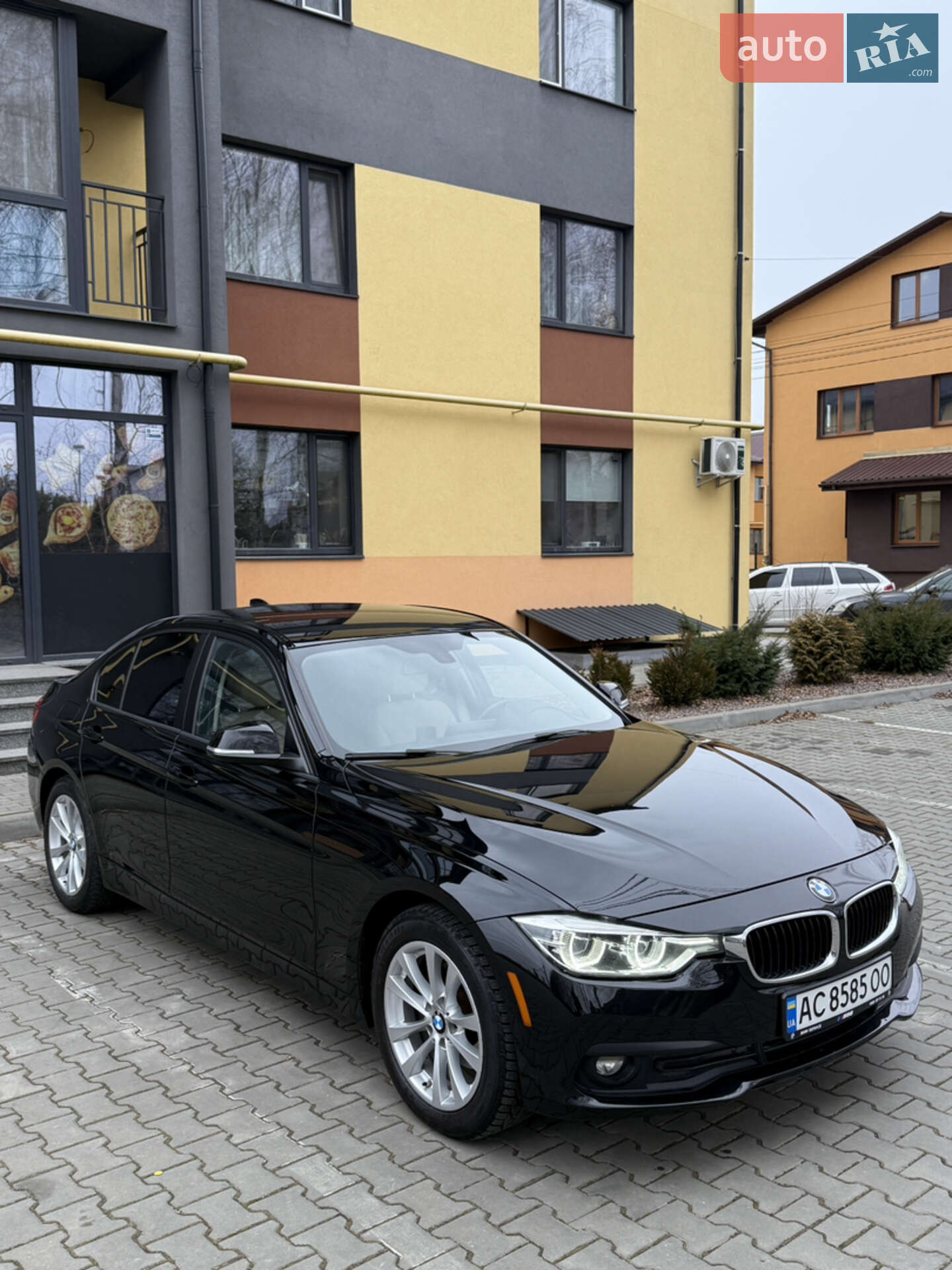 Головне фото звіту автомобіля BMW 320I 2017