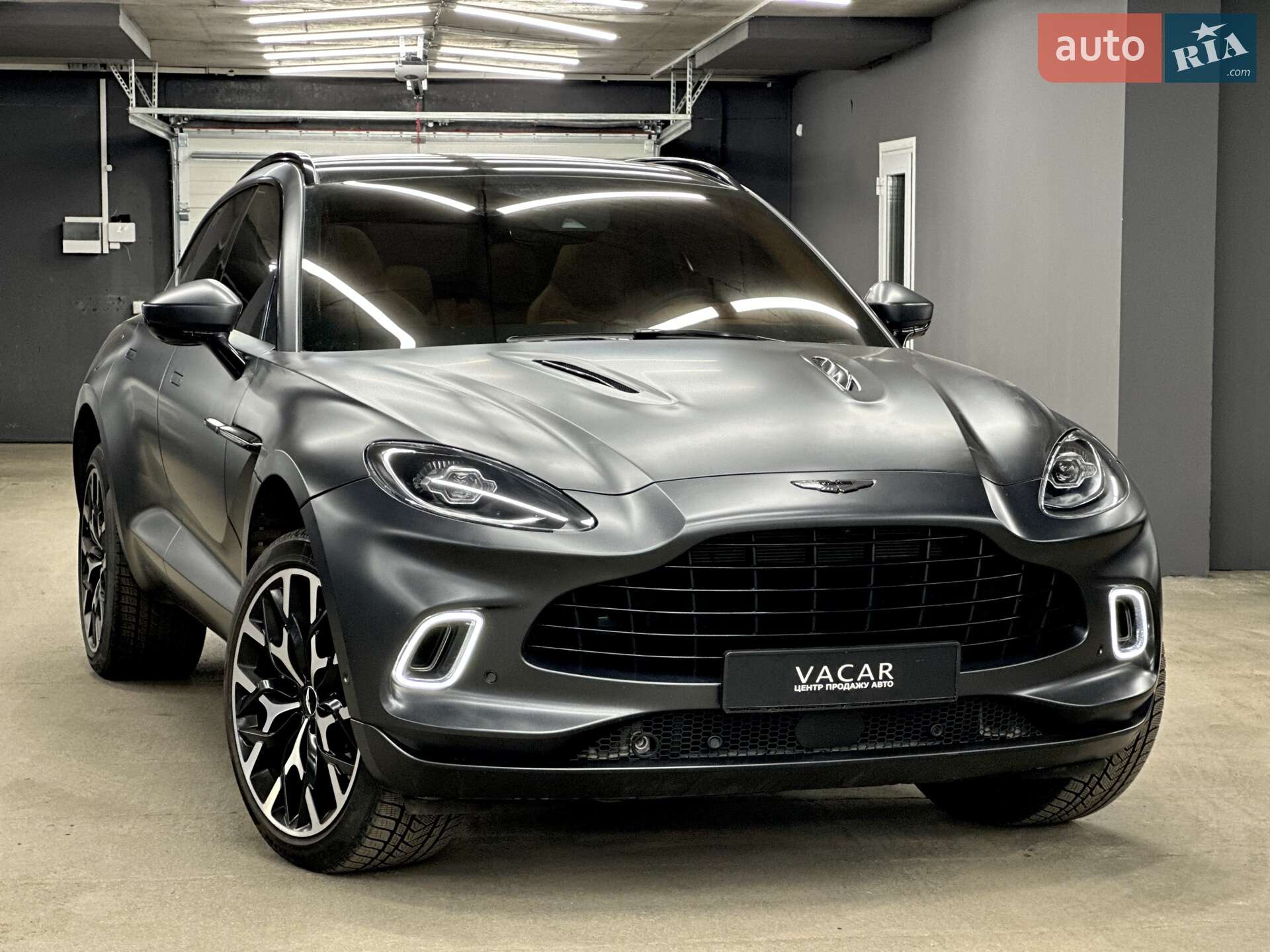 ASTON MARTIN DBX 2021