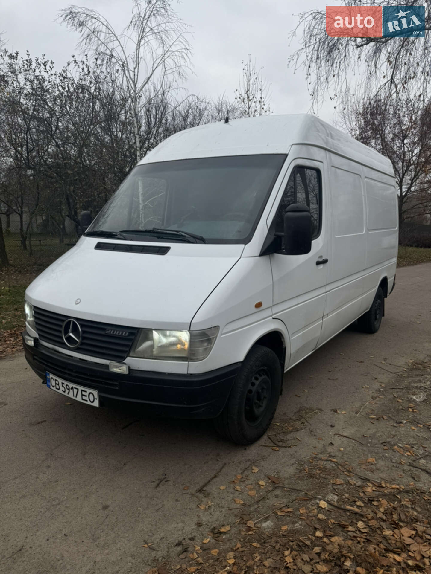 MERCEDES-BENZ 208 D 1996