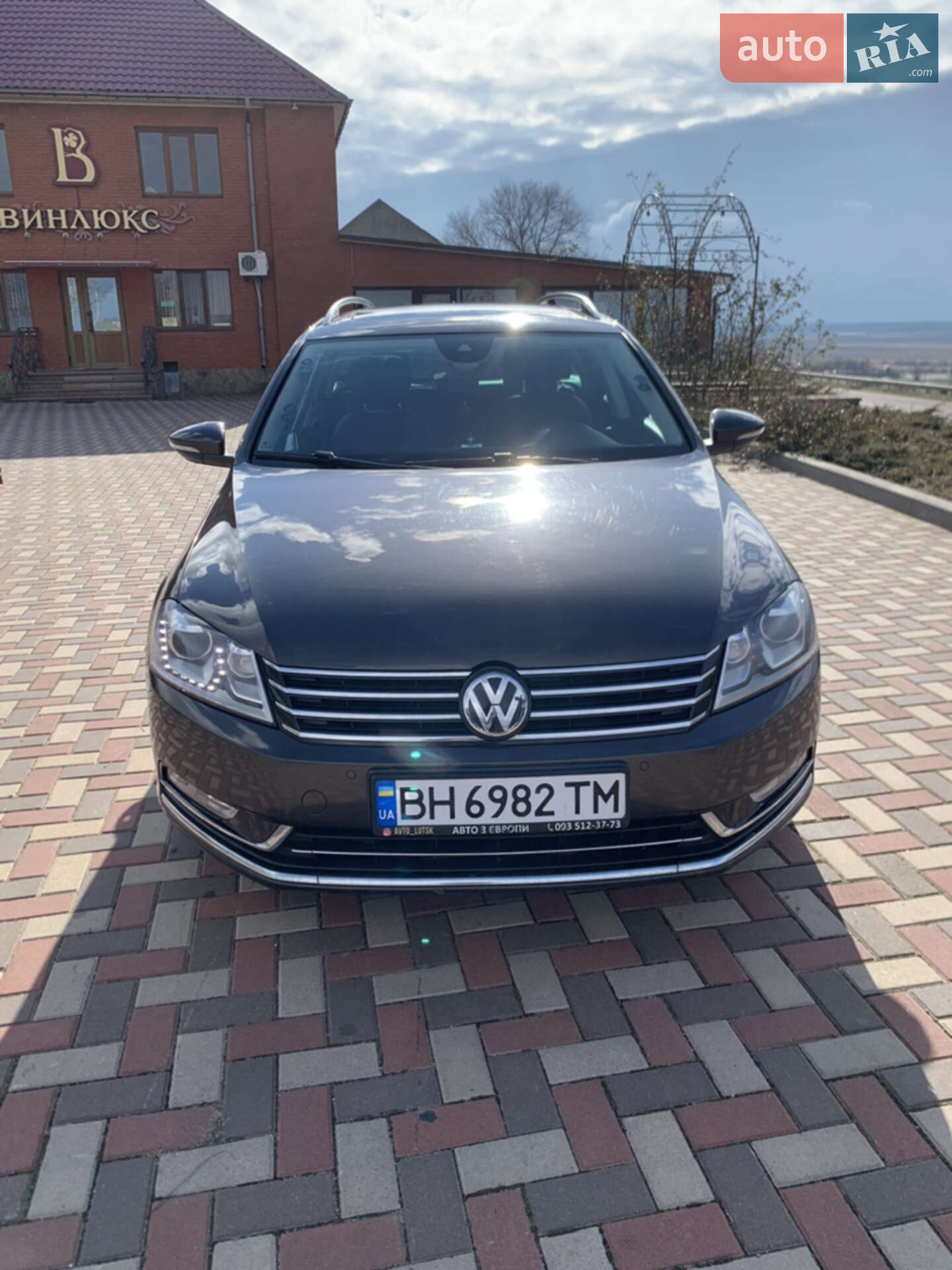 VOLKSWAGEN PASSAT 2011