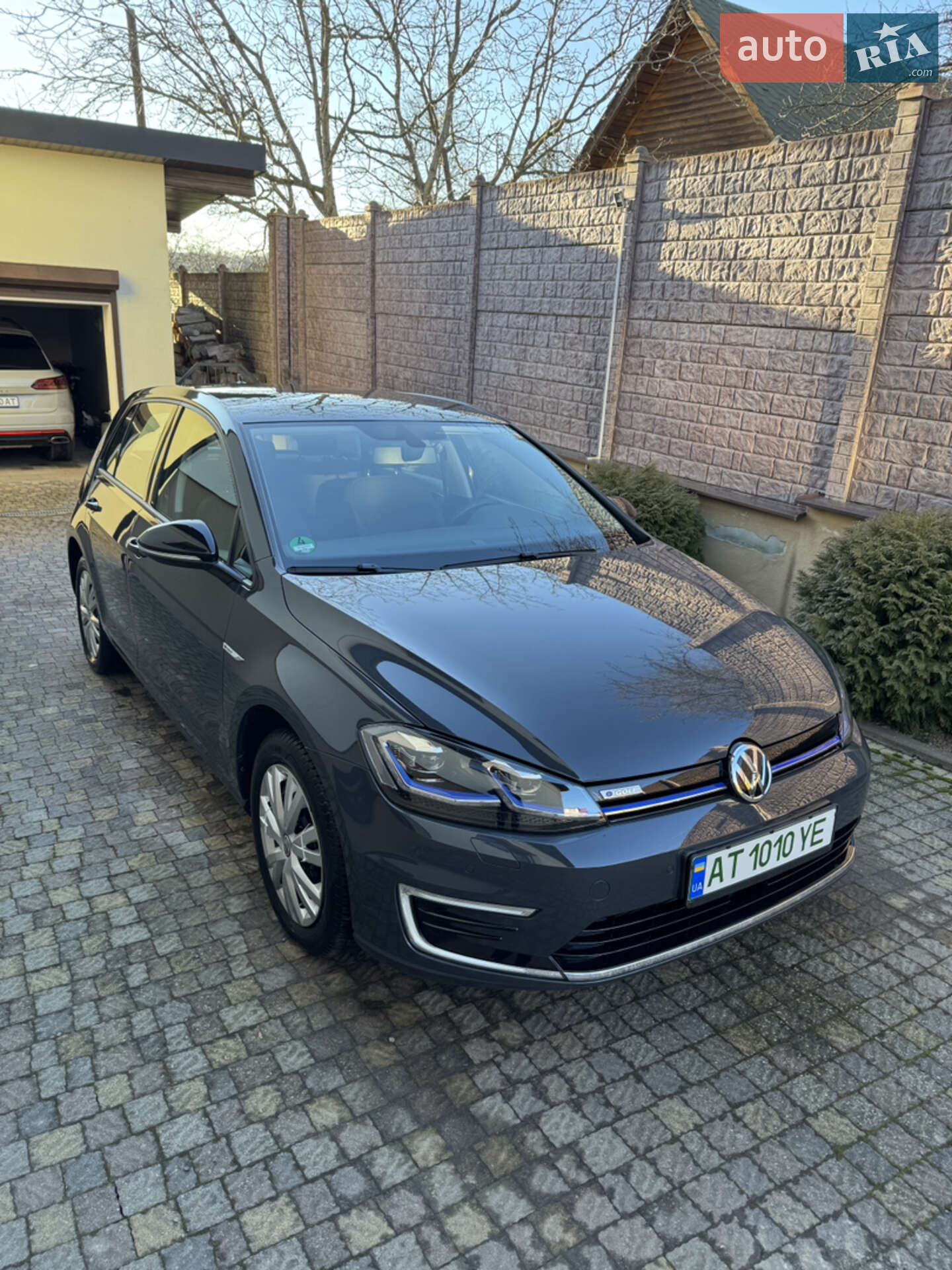 VOLKSWAGEN E-GOLF
