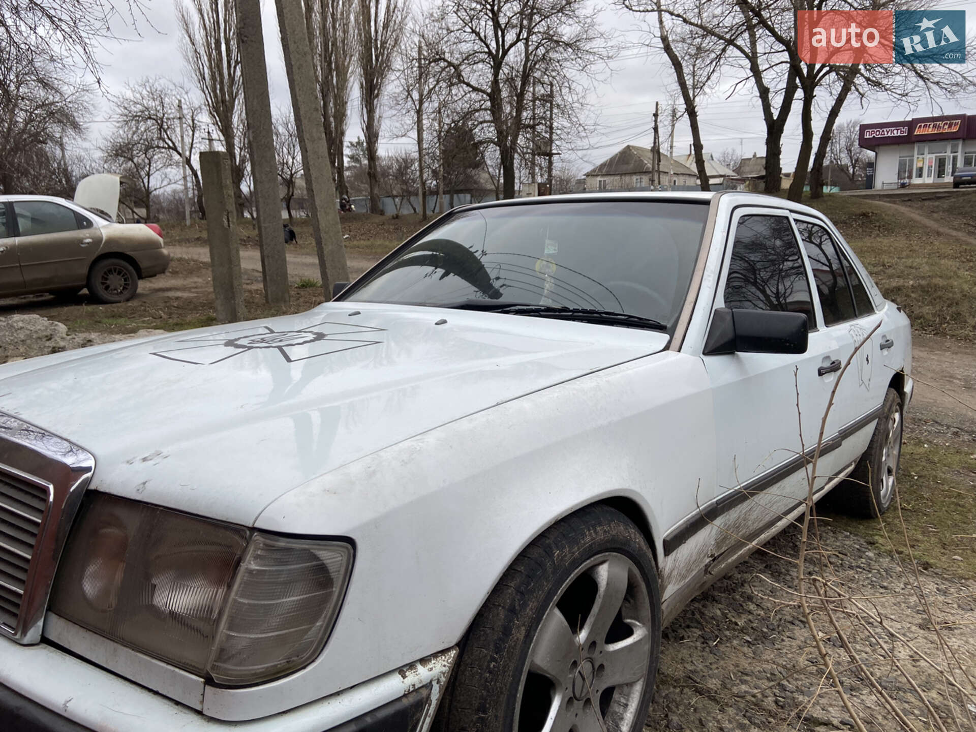 MERCEDES-BENZ 200 1986