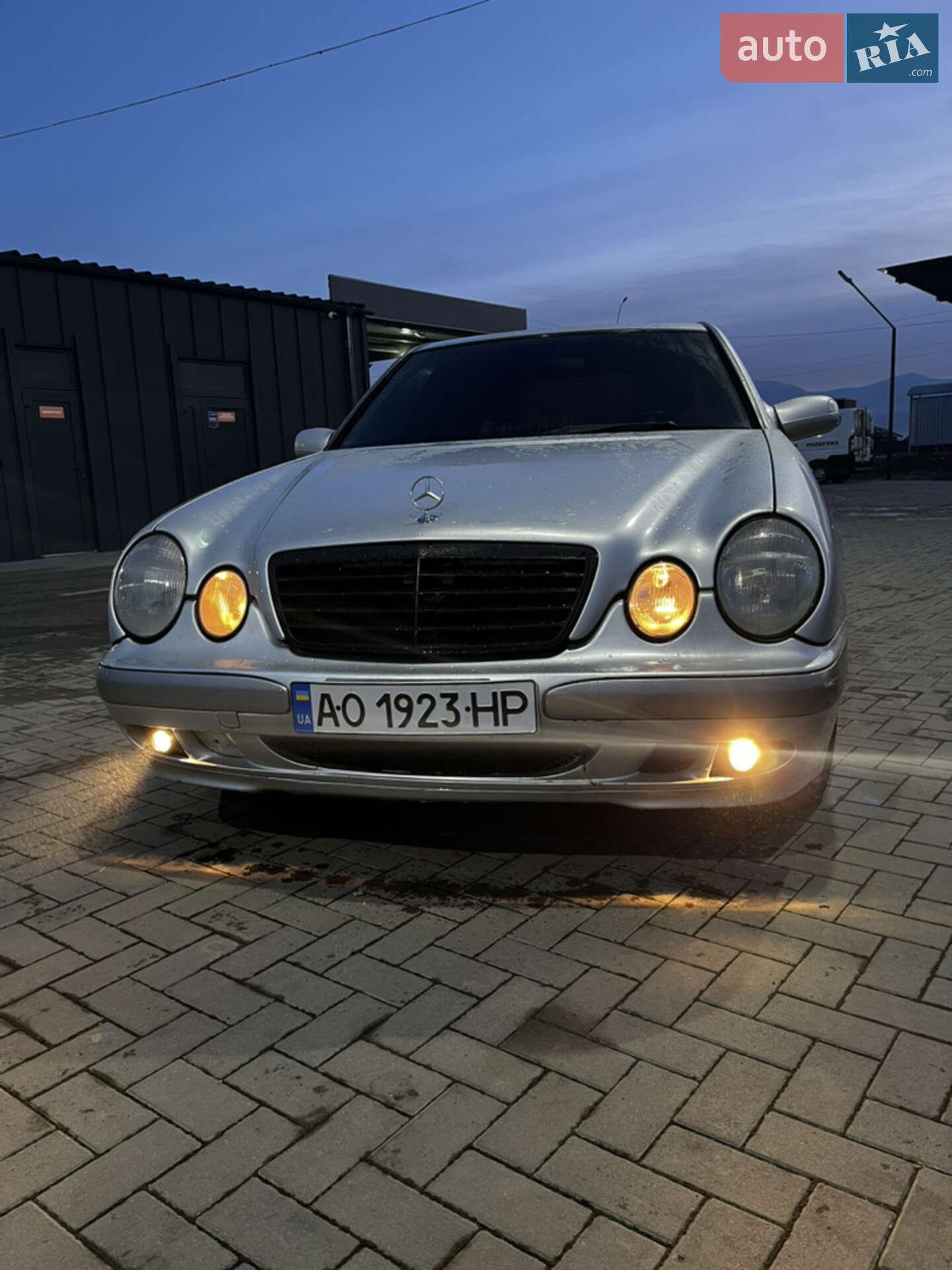 MERCEDES-BENZ E 220 CDI 2001