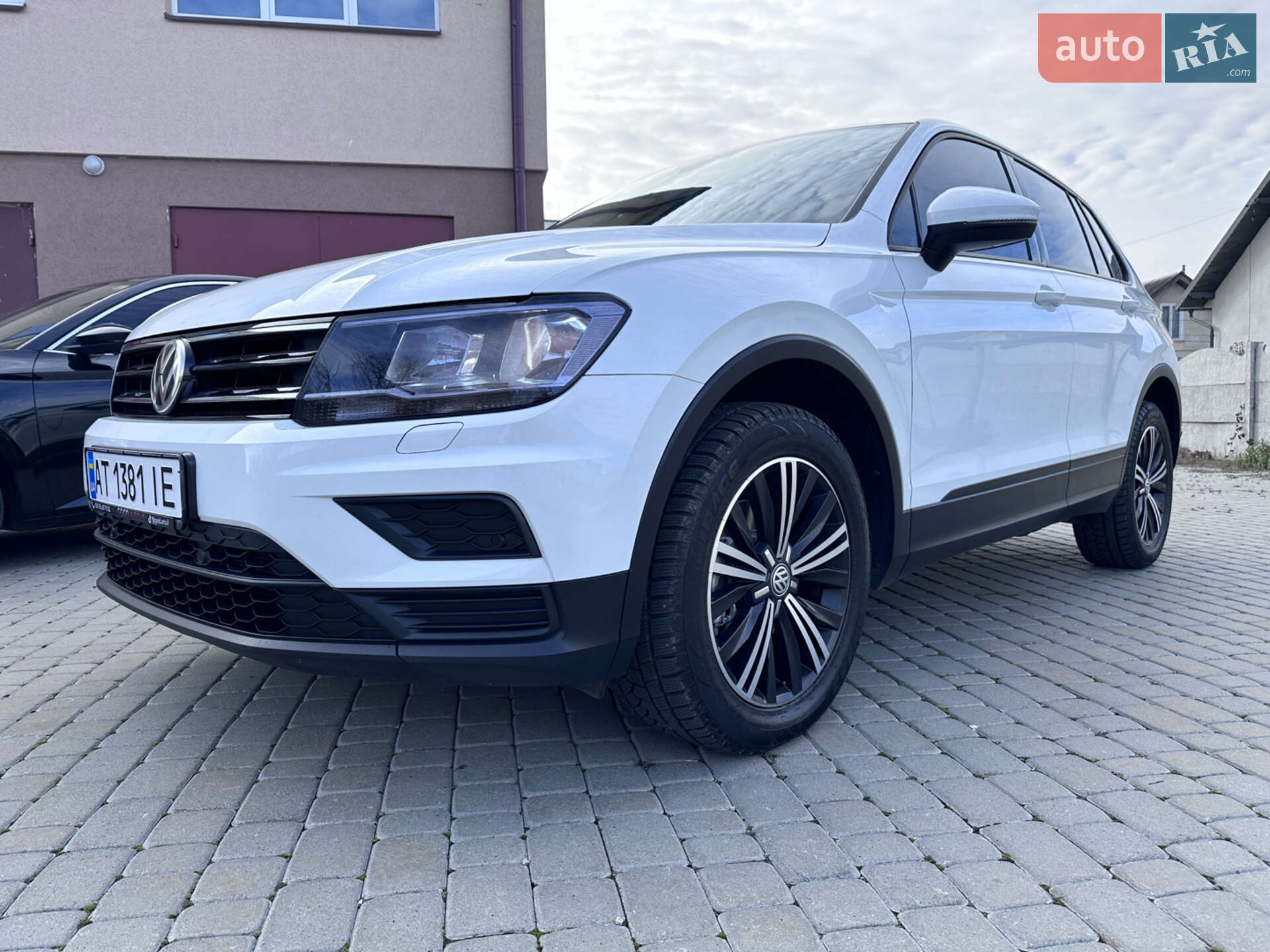 VOLKSWAGEN TIGUAN 2016