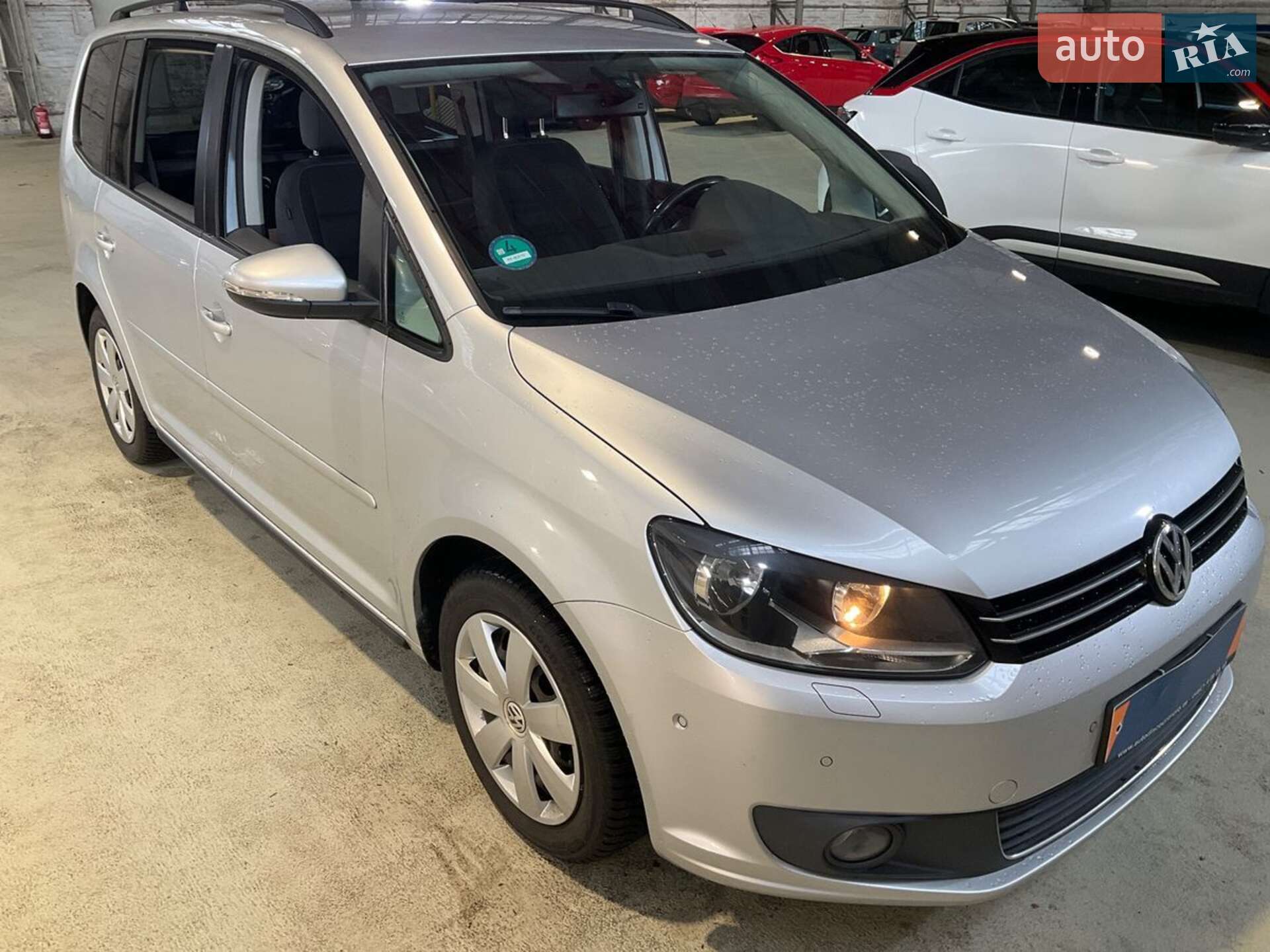 VOLKSWAGEN TOURAN 2012