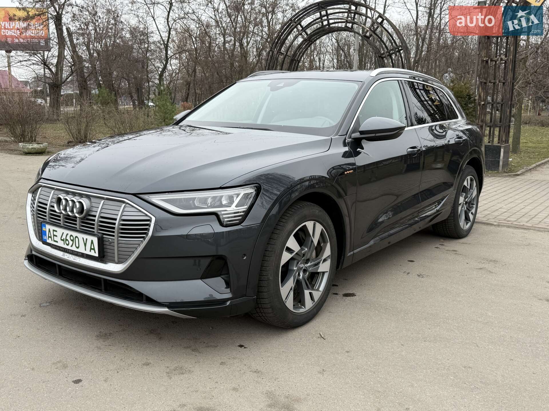 Головне фото звіту автомобіля AUDI E-TRON 2019