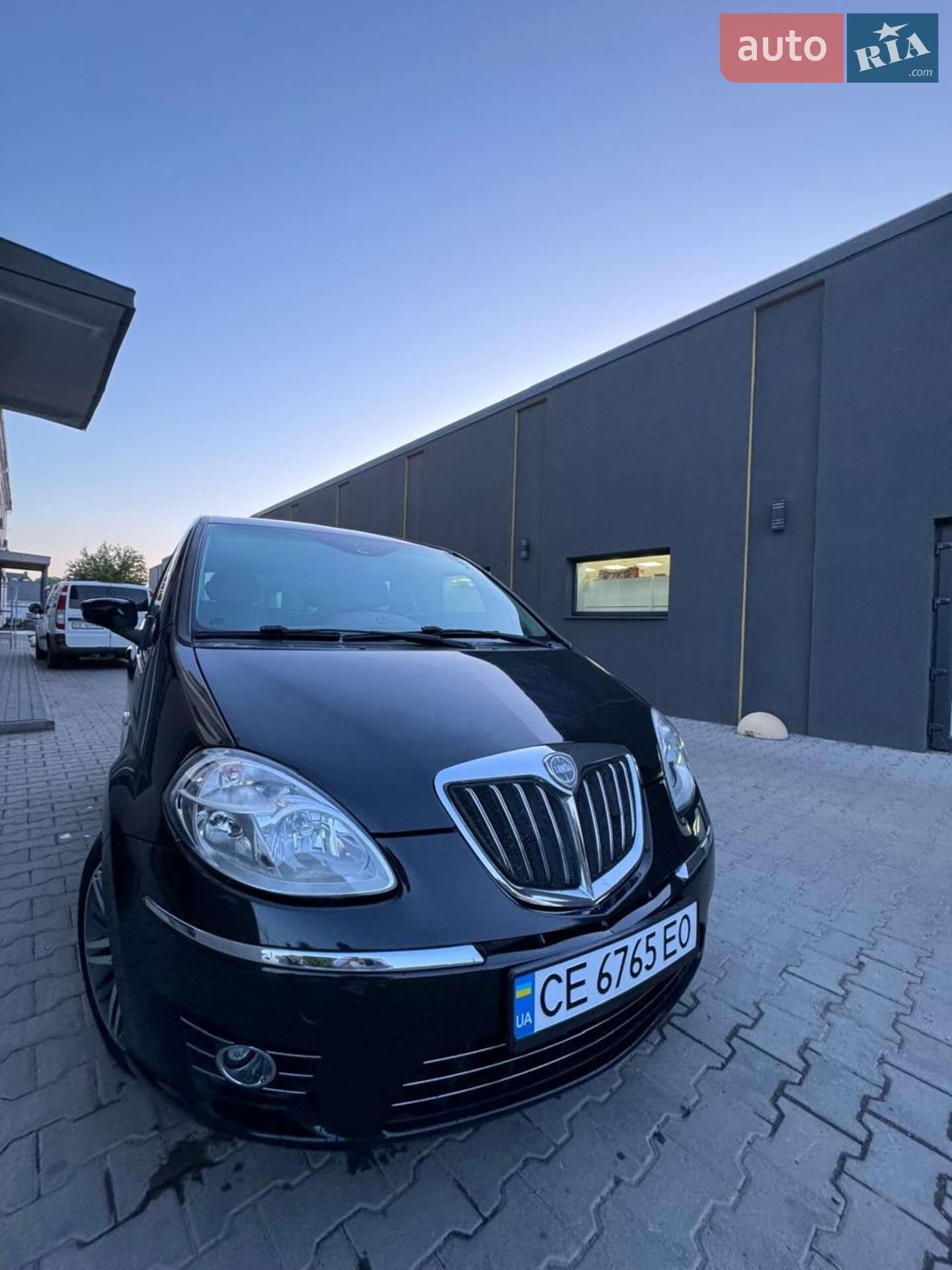 Головне фото звіту автомобіля LANCIA MUSA 2008