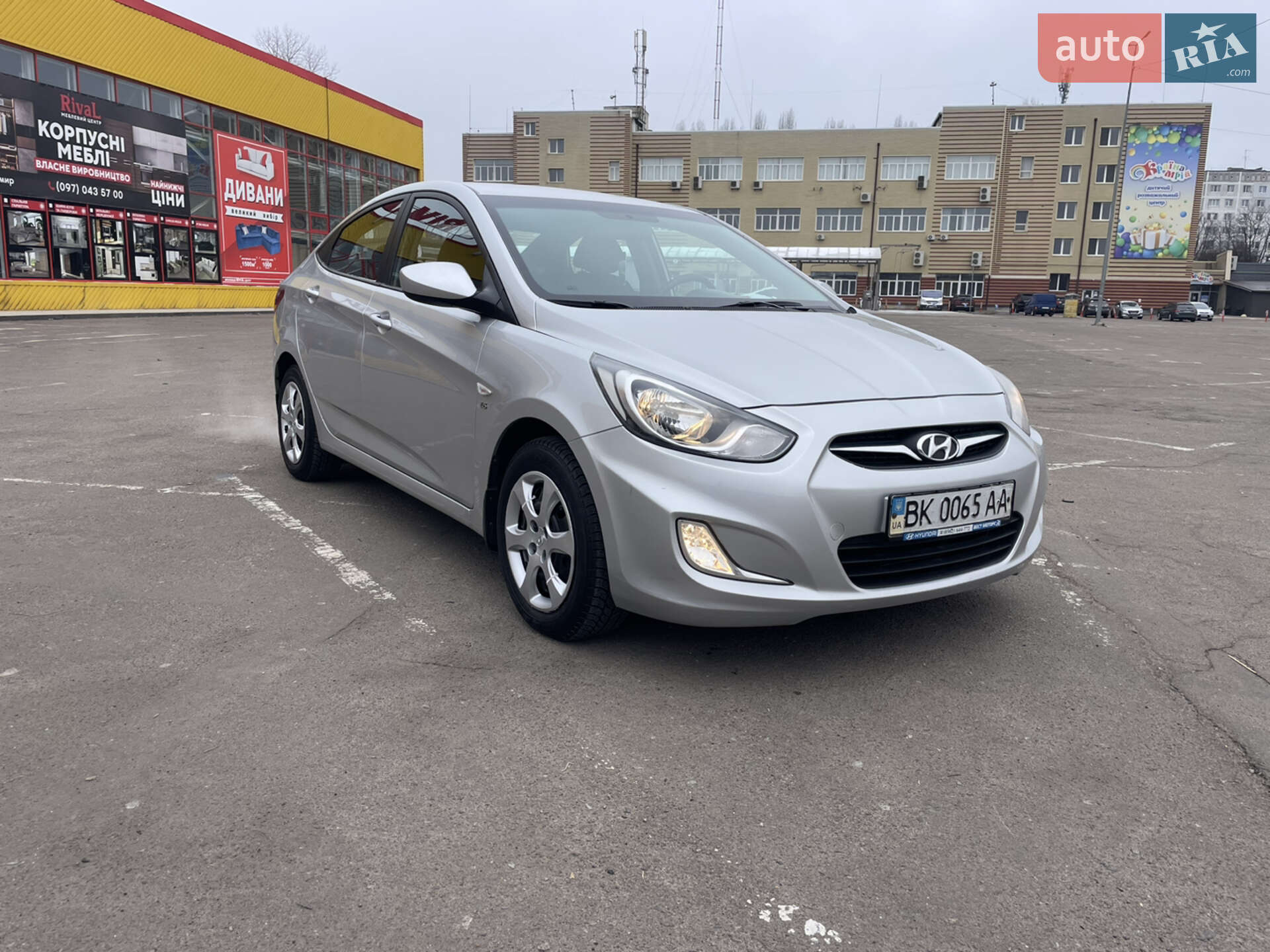 Головне фото звіту автомобіля HYUNDAI ACCENT 2012